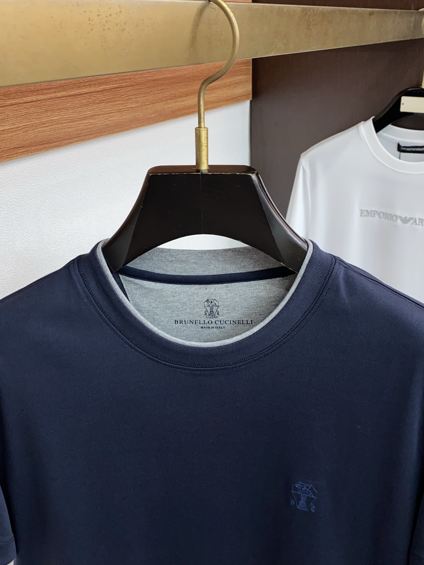 BC 26SS早春短袖T恤甄选软糯亲肤100支丝光棉面料制成，标准版圆领短袖裁剪，更适合日常穿着。简约不