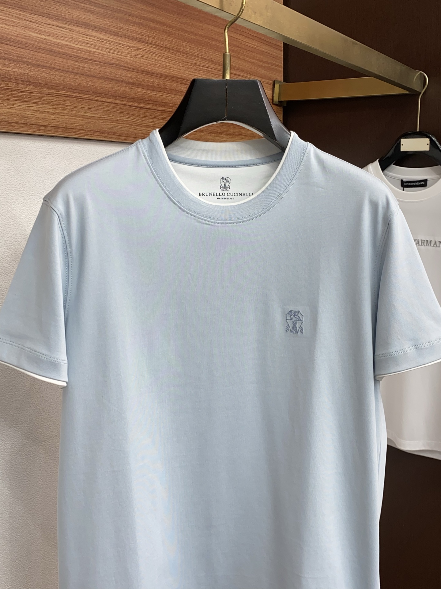 BC 26SS早春短袖T恤甄选软糯亲肤100支丝光棉面料制成，标准版圆领短袖裁剪，更适合日常穿着。简约不