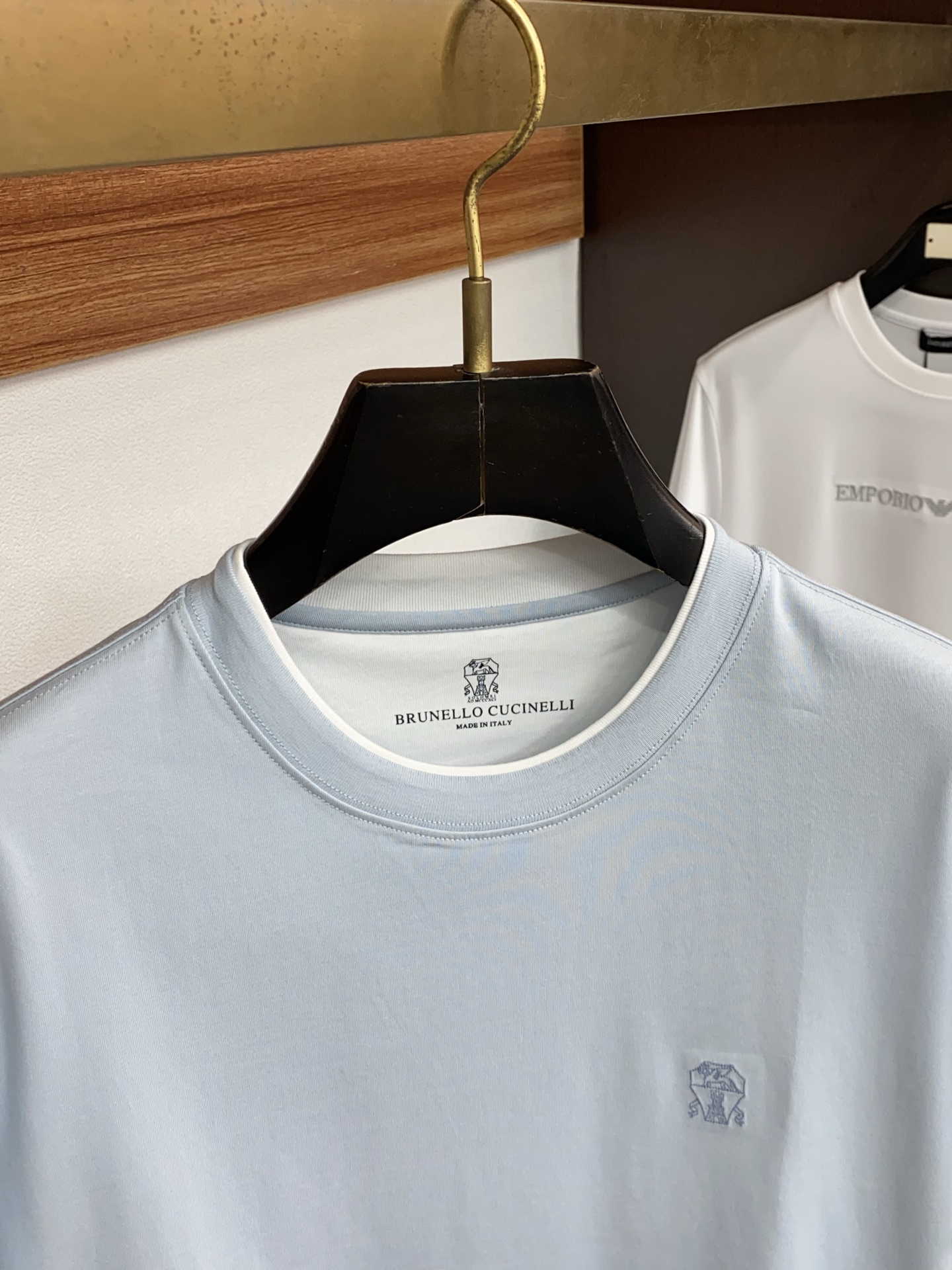 BC 26SS早春短袖T恤甄选软糯亲肤100支丝光棉面料制成，标准版圆领短袖裁剪，更适合日常穿着。简约不