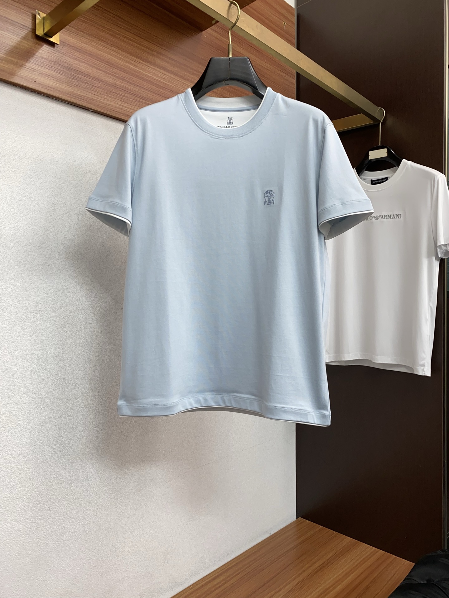 BC 26SS早春短袖T恤甄选软糯亲肤100支丝光棉面料制成，标准版圆领短袖裁剪，更适合日常穿着。简约不