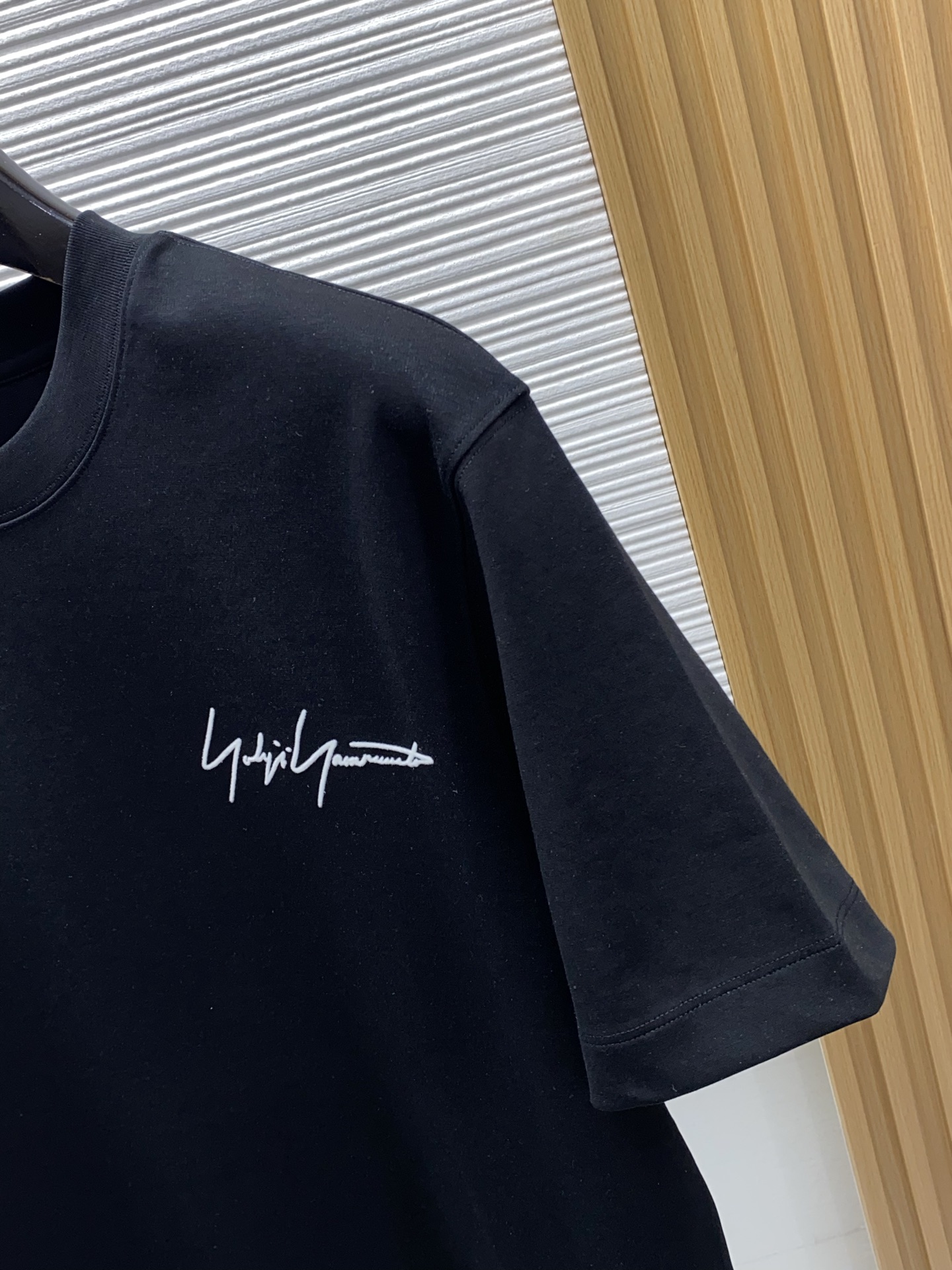 Y-3 巴宝莉 2026新款AW新品，时尚休闲打短袖 专柜同步有售，定制长绒棉面料，工艺极度复杂，视觉相