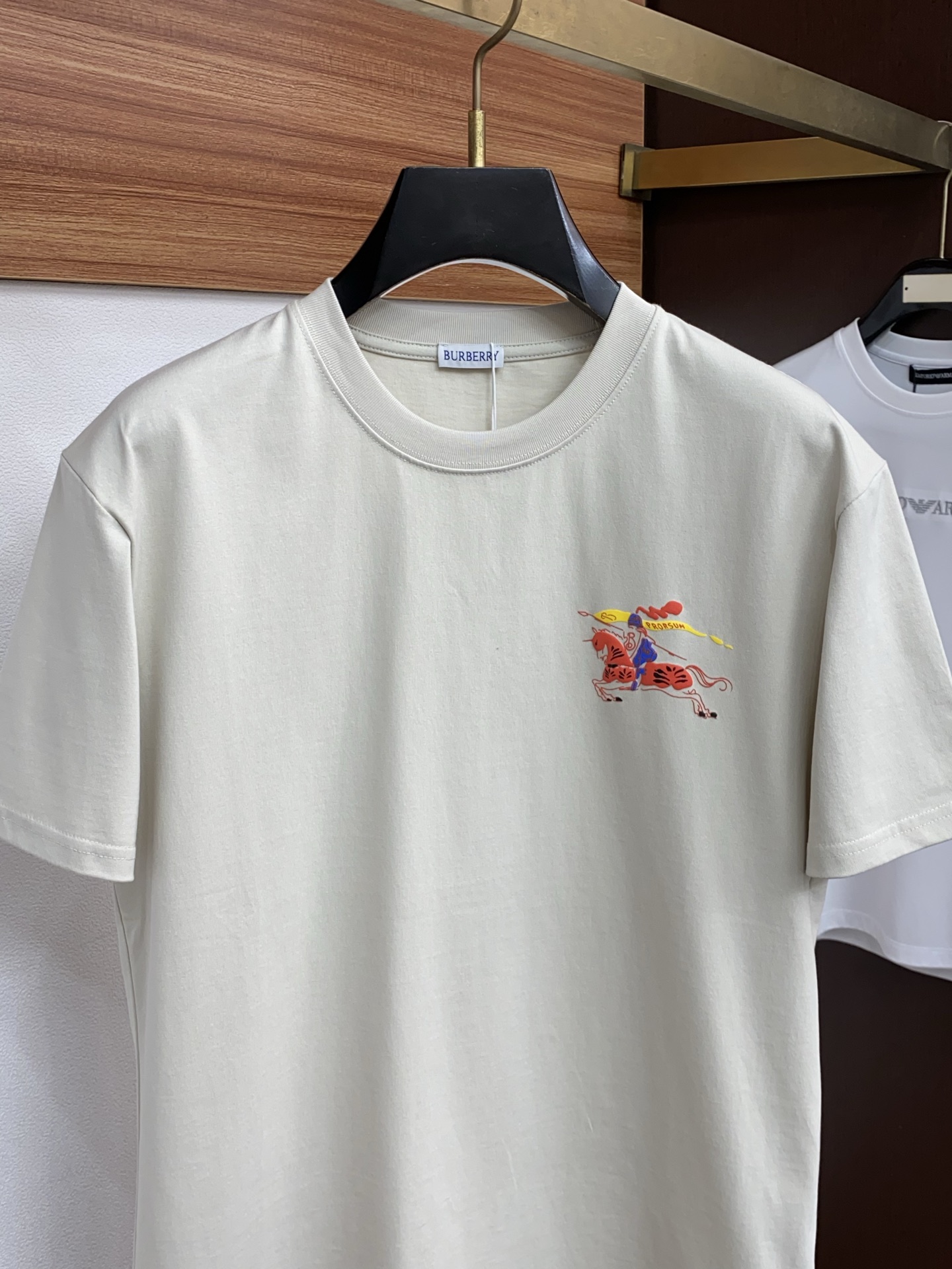 巴宝莉 26SS春夏新款 纯棉质圆领短袖 男士基础款纯白专柜短袖T恤衫！贸易公司渠道稀出，同步官网发售！