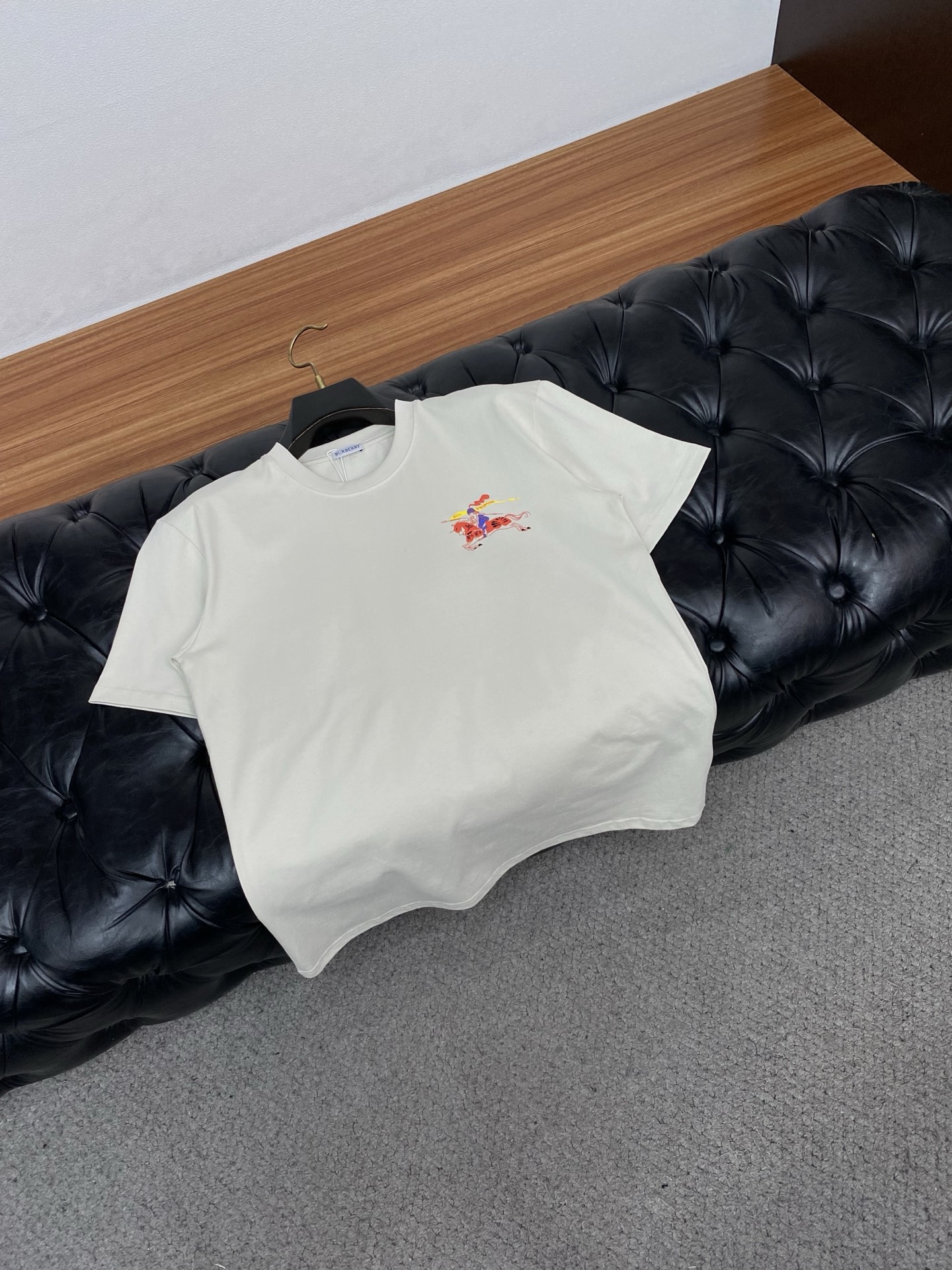 巴宝莉 26SS春夏新款 纯棉质圆领短袖 男士基础款纯白专柜短袖T恤衫！贸易公司渠道稀出，同步官网发售！