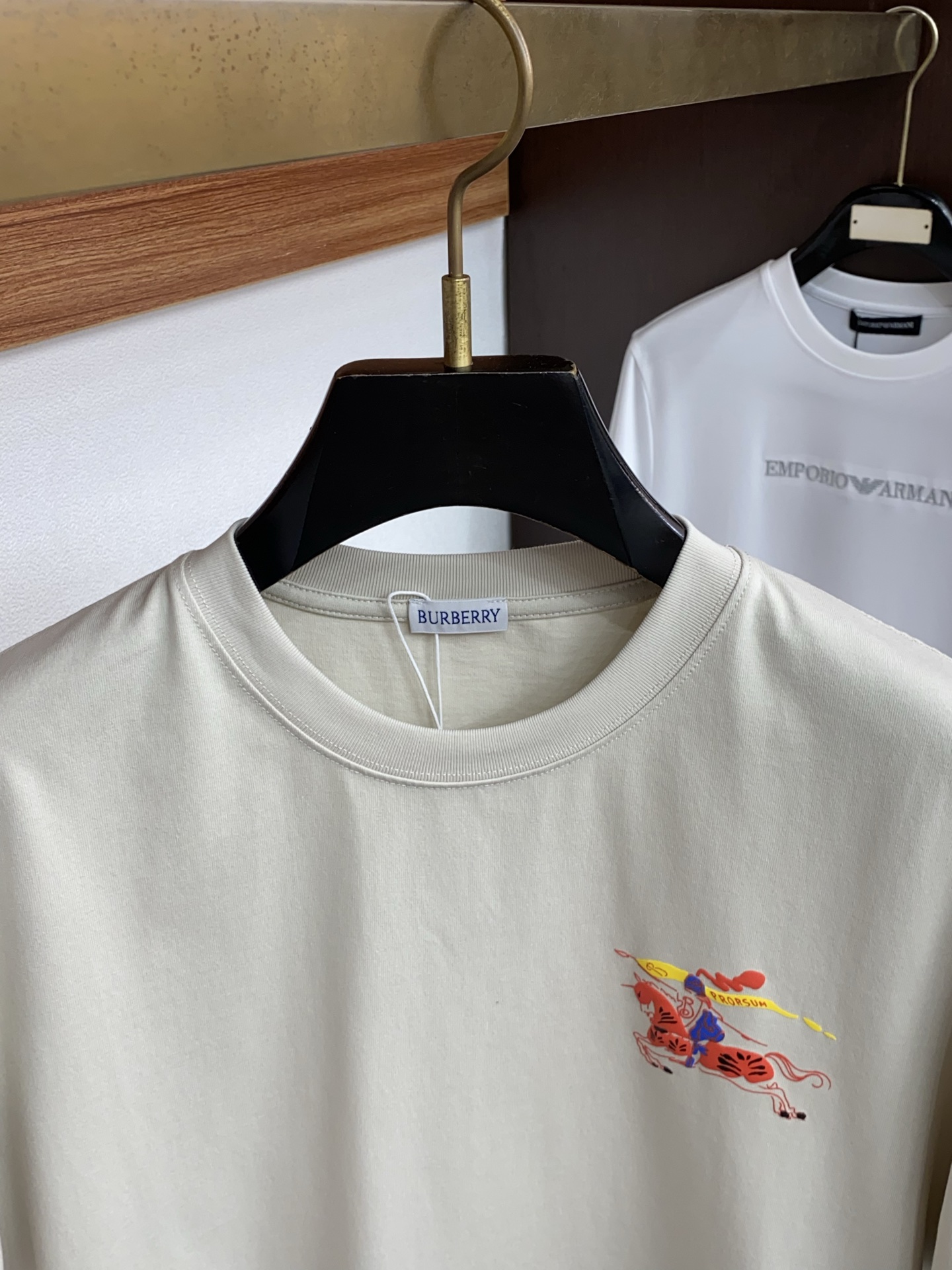 巴宝莉 26SS春夏新款 纯棉质圆领短袖 男士基础款纯白专柜短袖T恤衫！贸易公司渠道稀出，同步官网发售！