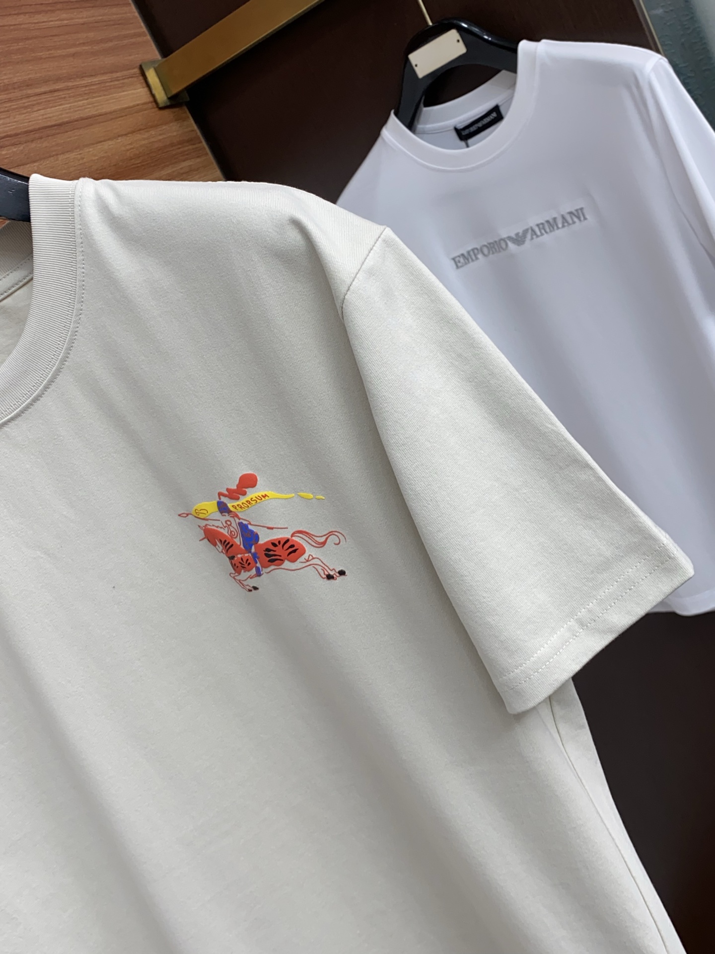 巴宝莉 26SS春夏新款 纯棉质圆领短袖 男士基础款纯白专柜短袖T恤衫！贸易公司渠道稀出，同步官网发售！