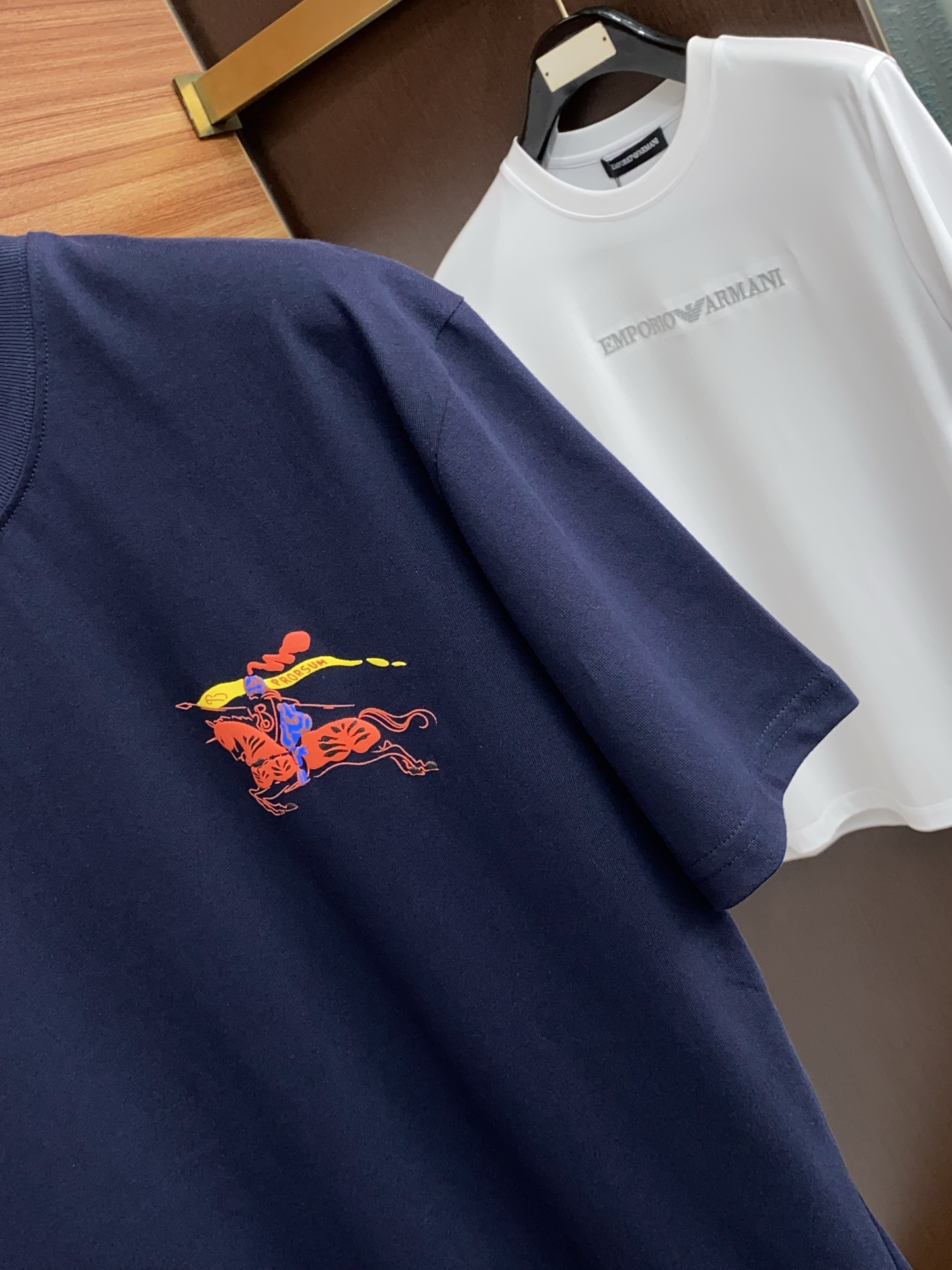 巴宝莉 26SS春夏新款 纯棉质圆领短袖 男士基础款纯白专柜短袖T恤衫！贸易公司渠道稀出，同步官网发售！