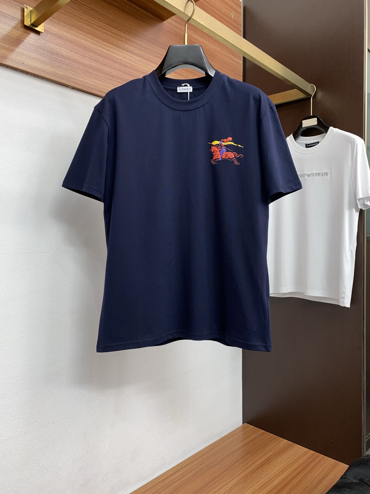 巴宝莉 26SS春夏新款 纯棉质圆领短袖 男士基础款纯白专柜短袖T恤衫！贸易公司渠道稀出，同步官网发售！