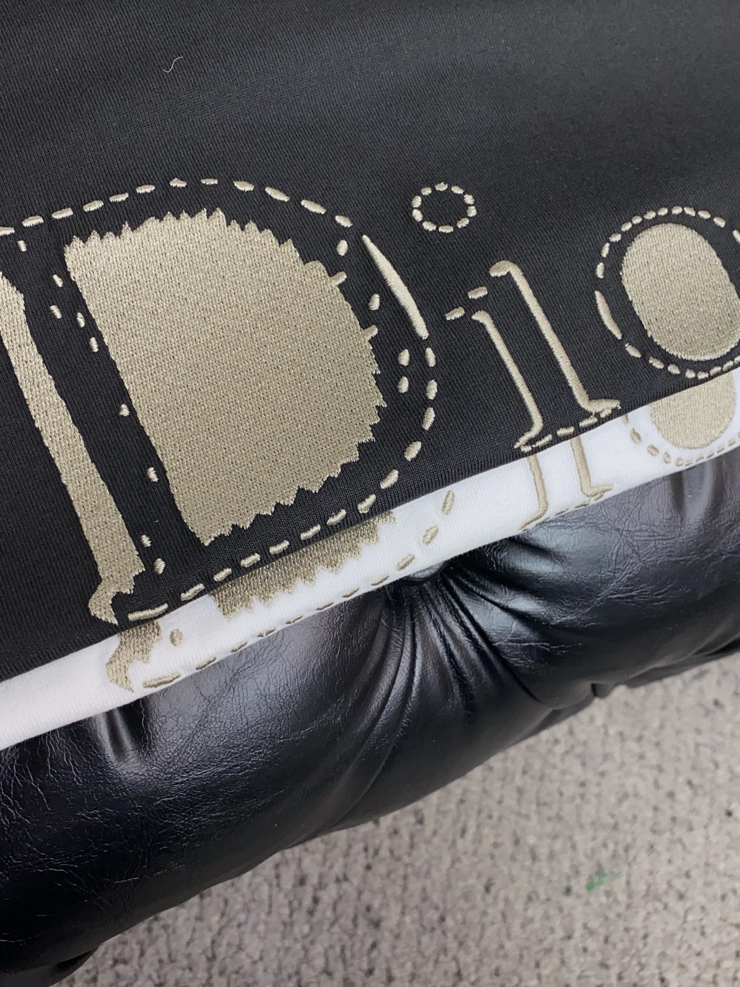 迪奥 26SS春夏新款 纯棉质圆领短袖 男士基础款专柜短袖T恤衫！贸易公司渠道稀出，同步官网发售！基础T