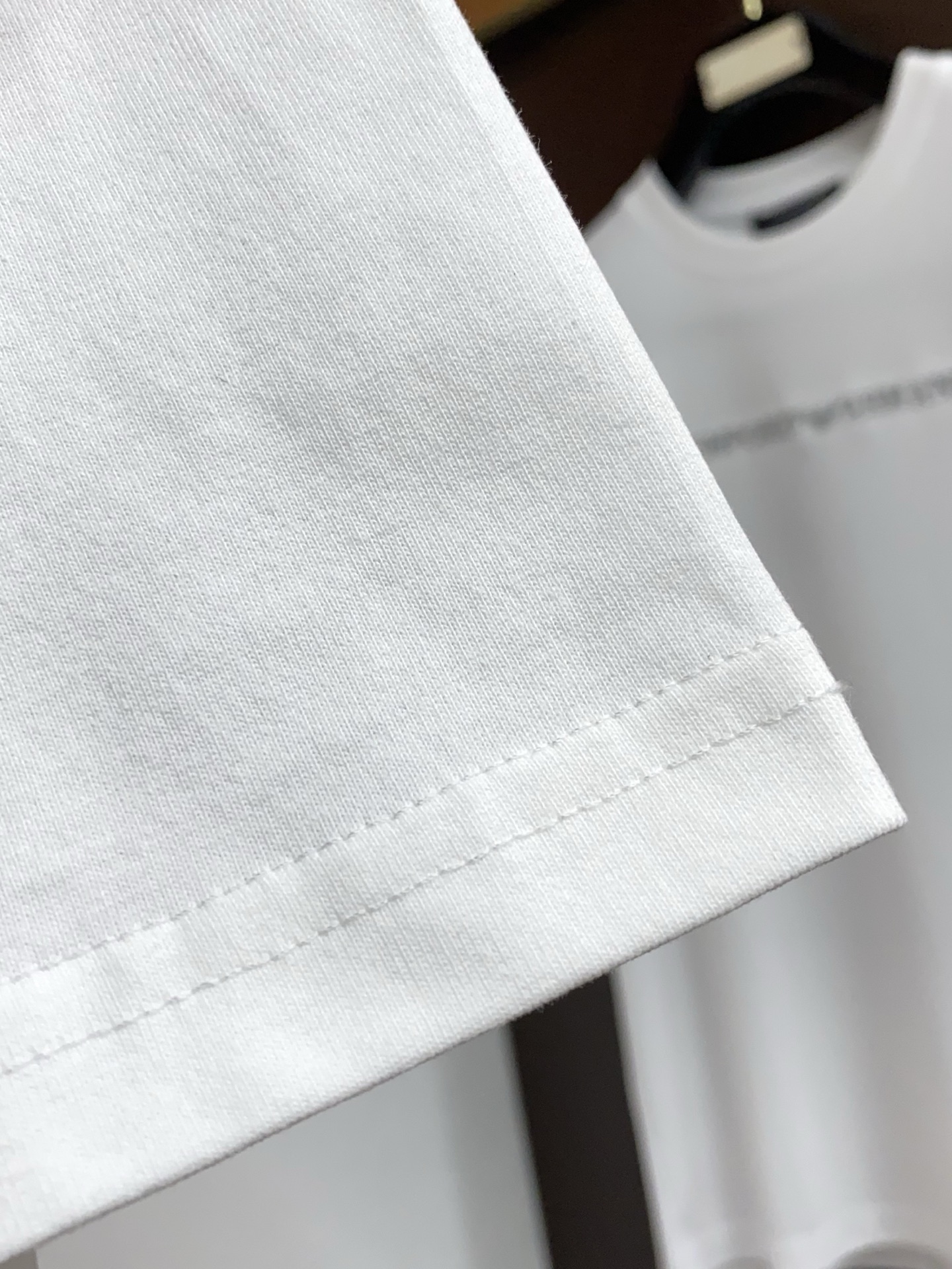 1v 路易威登 26SS春夏新款 纯棉质圆领短袖 男士基础款纯白专柜短袖T恤衫！贸易公司渠道稀出，同步官