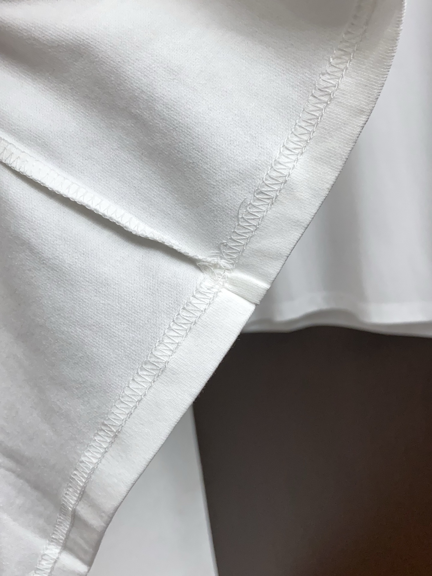 1v 路易威登 26SS春夏新款 纯棉质圆领短袖 男士基础款纯白专柜短袖T恤衫！贸易公司渠道稀出，同步官