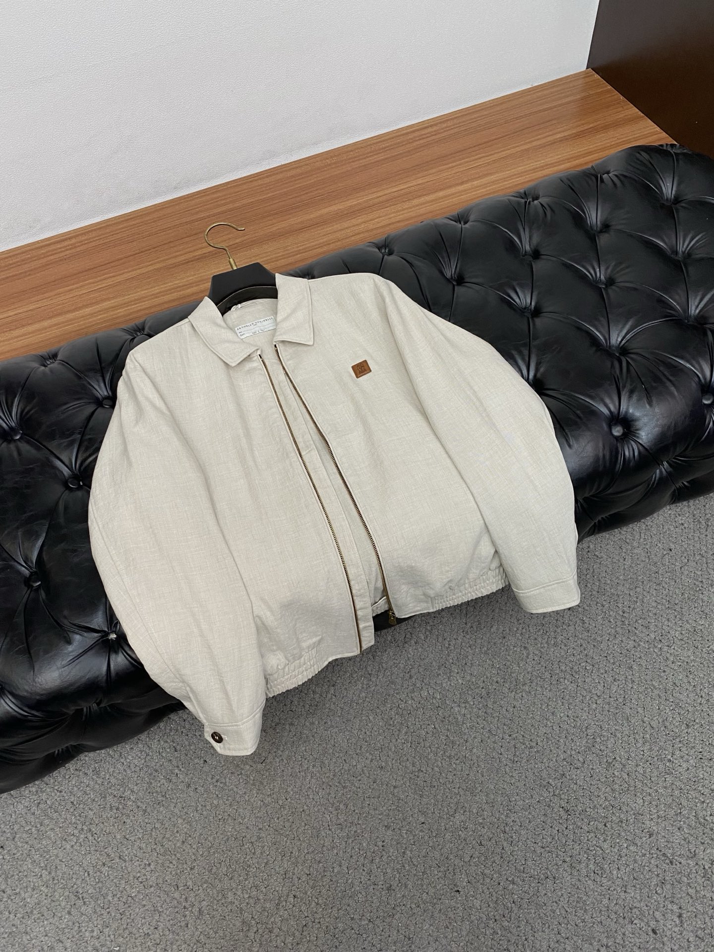 Loro piana 诺优翩雅 2026新款男士定制翻领商务休闲夹克外套。穿上简约干练的休闲外套，又是活