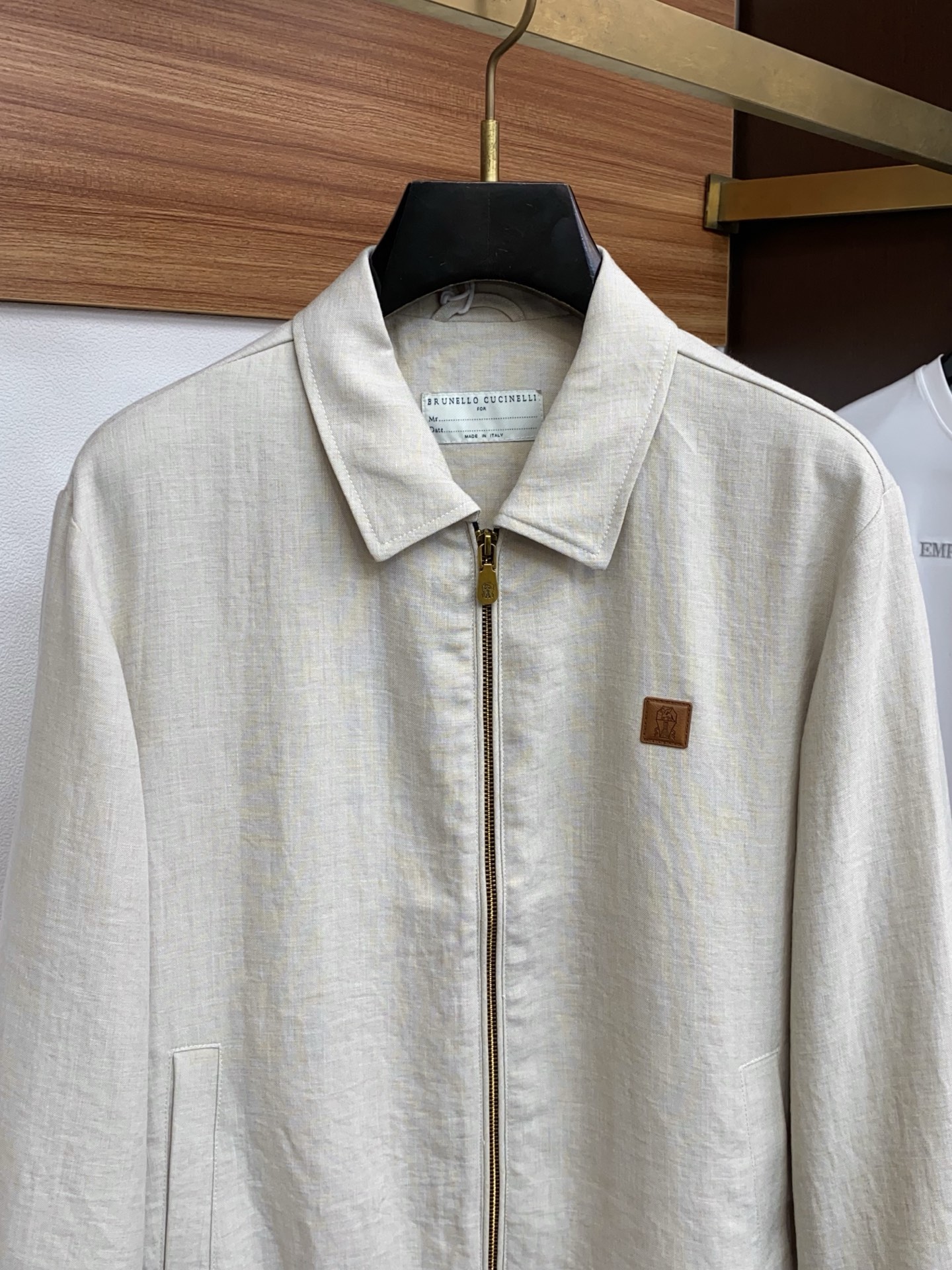 Loro piana 诺优翩雅 2026新款男士定制翻领商务休闲夹克外套。穿上简约干练的休闲外套，又是活