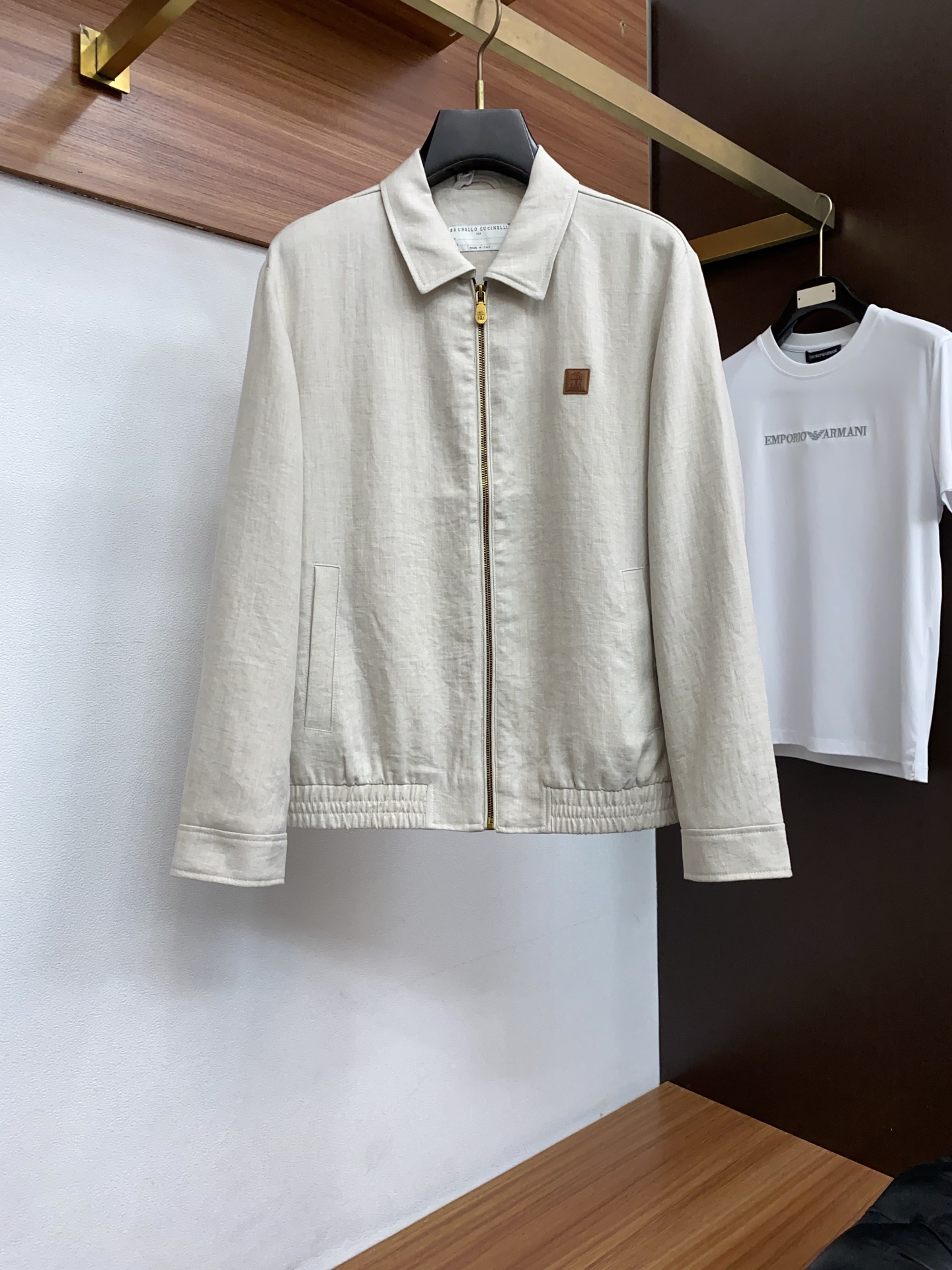 Loro piana 诺优翩雅 2026新款男士定制翻领商务休闲夹克外套。穿上简约干练的休闲外套，又是活