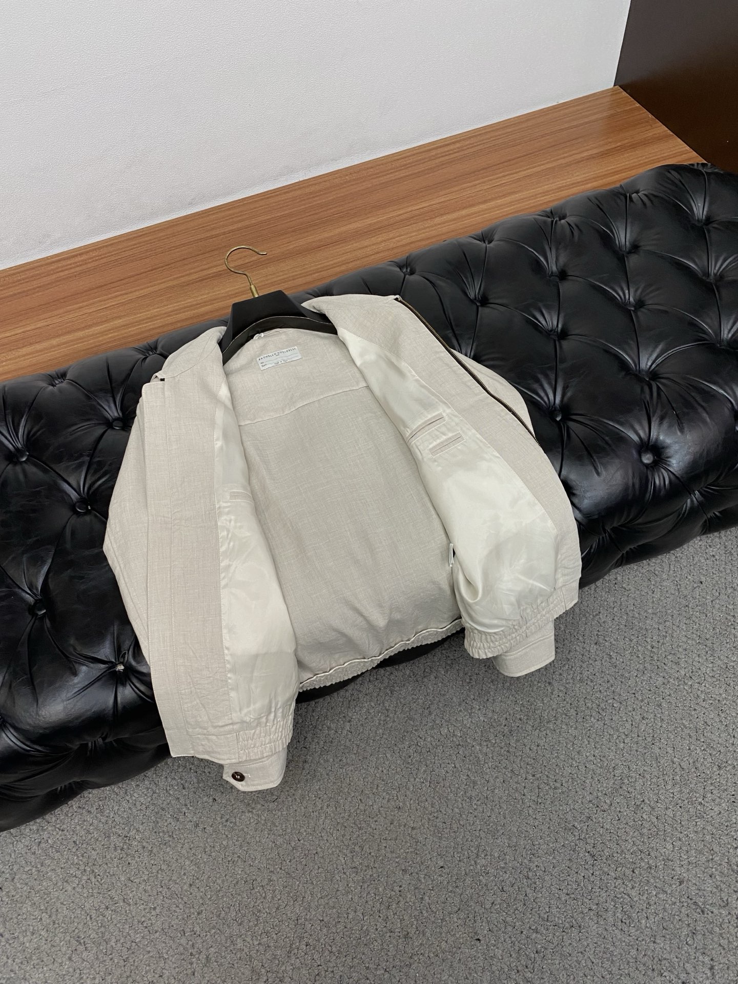 Loro piana 诺优翩雅 2026新款男士定制翻领商务休闲夹克外套。穿上简约干练的休闲外套，又是活