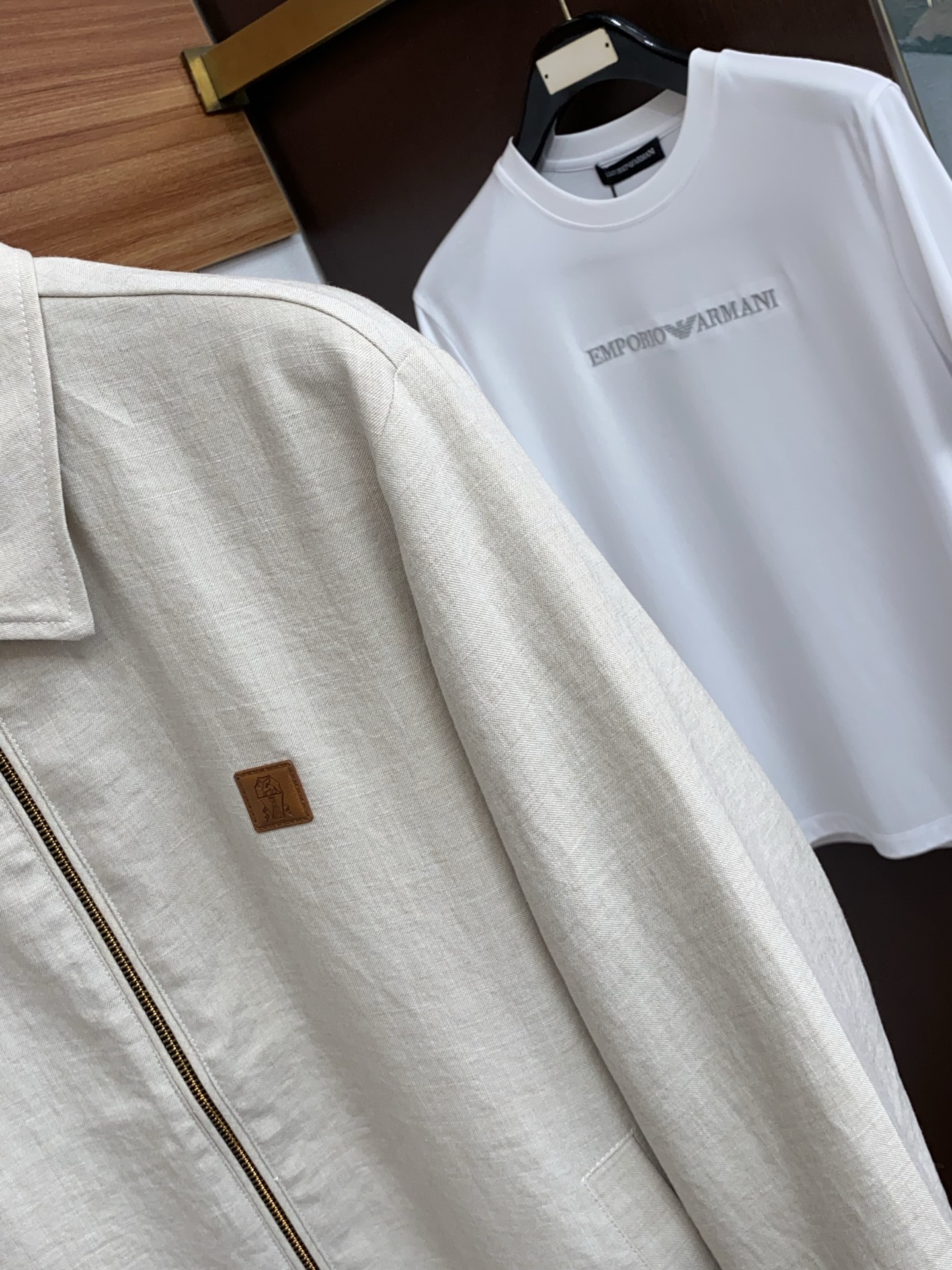 Loro piana 诺优翩雅 2026新款男士定制翻领商务休闲夹克外套。穿上简约干练的休闲外套，又是活