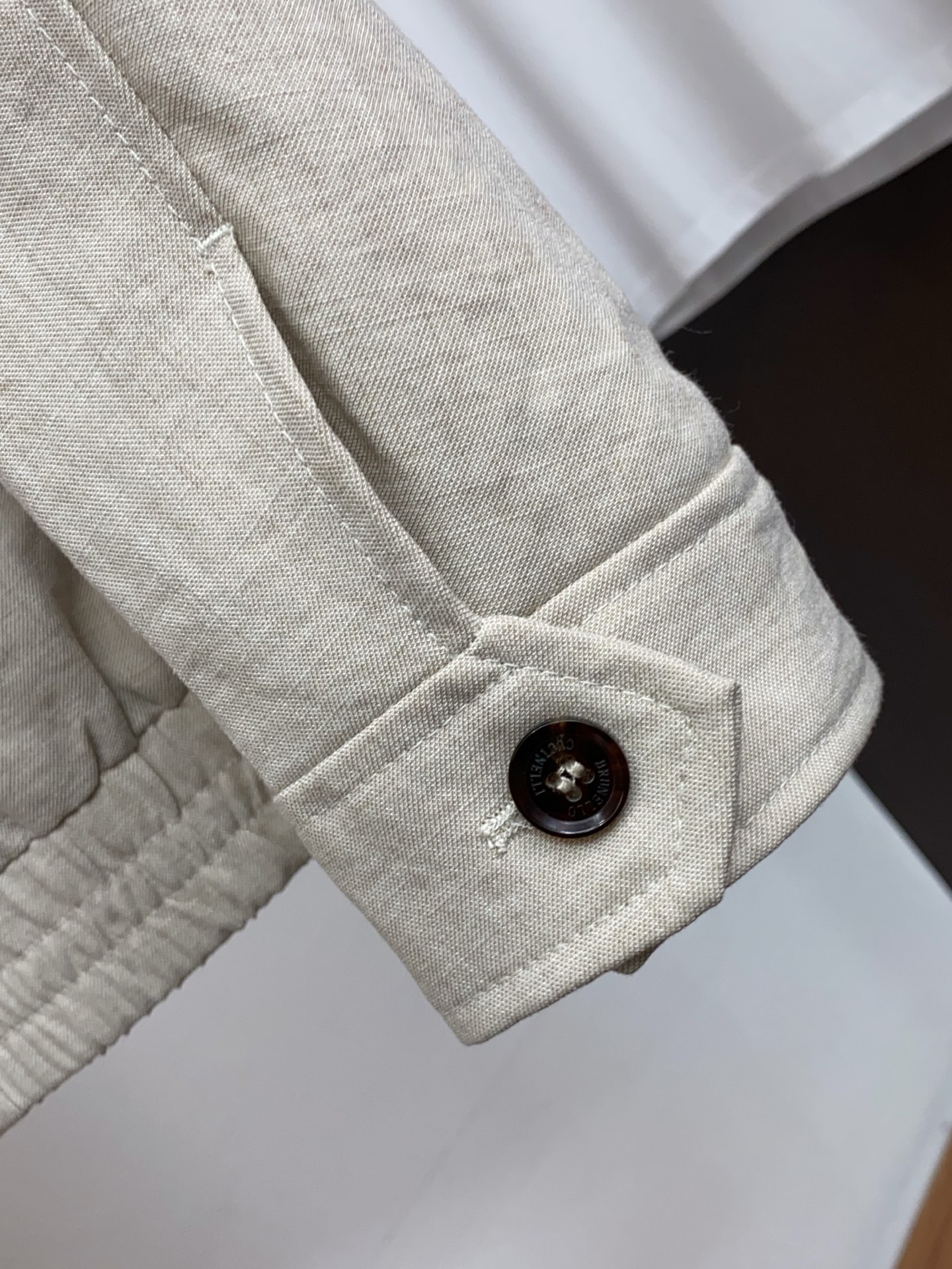 Loro piana 诺优翩雅 2026新款男士定制翻领商务休闲夹克外套。穿上简约干练的休闲外套，又是活