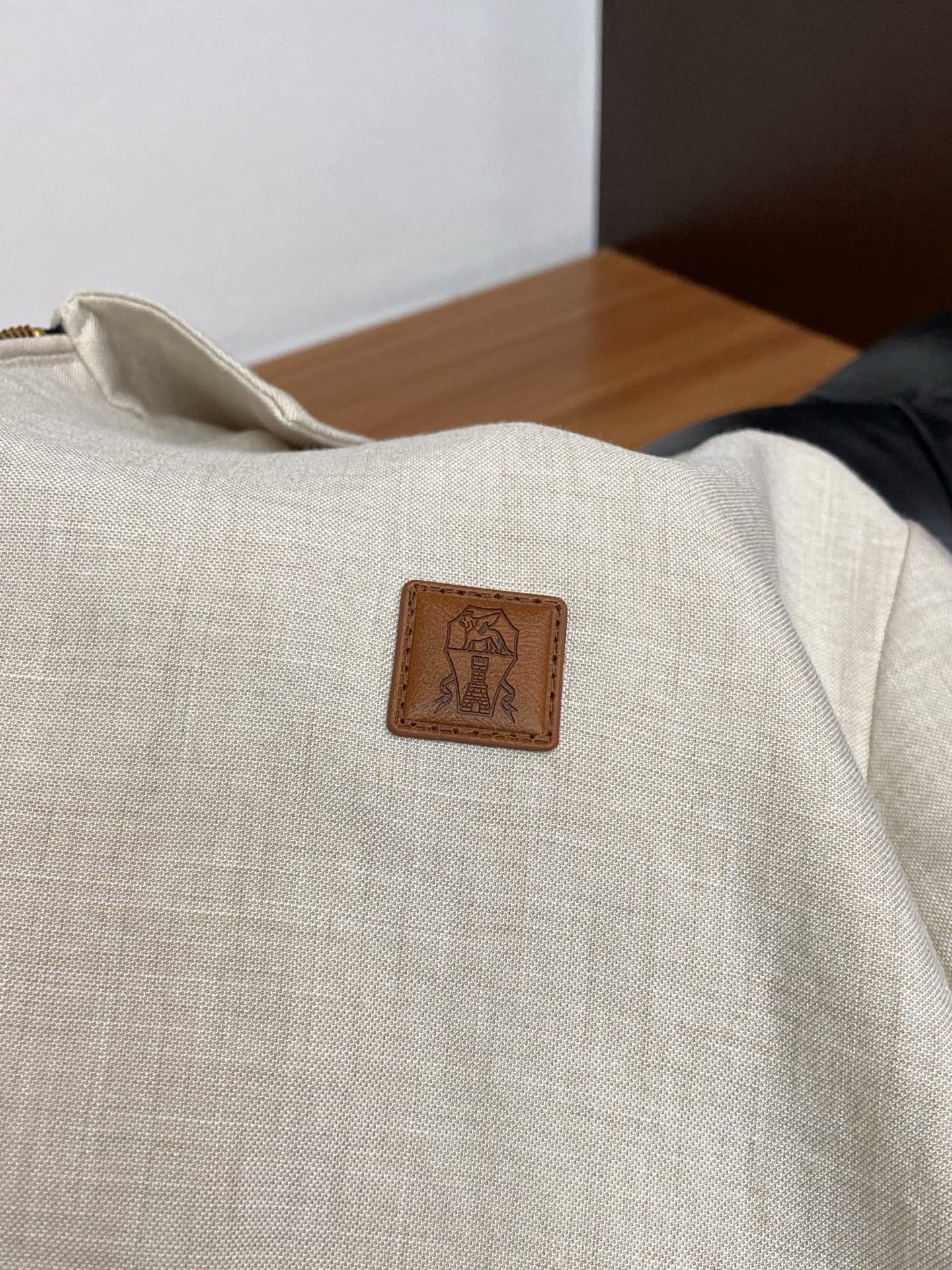 Loro piana 诺优翩雅 2026新款男士定制翻领商务休闲夹克外套。穿上简约干练的休闲外套，又是活