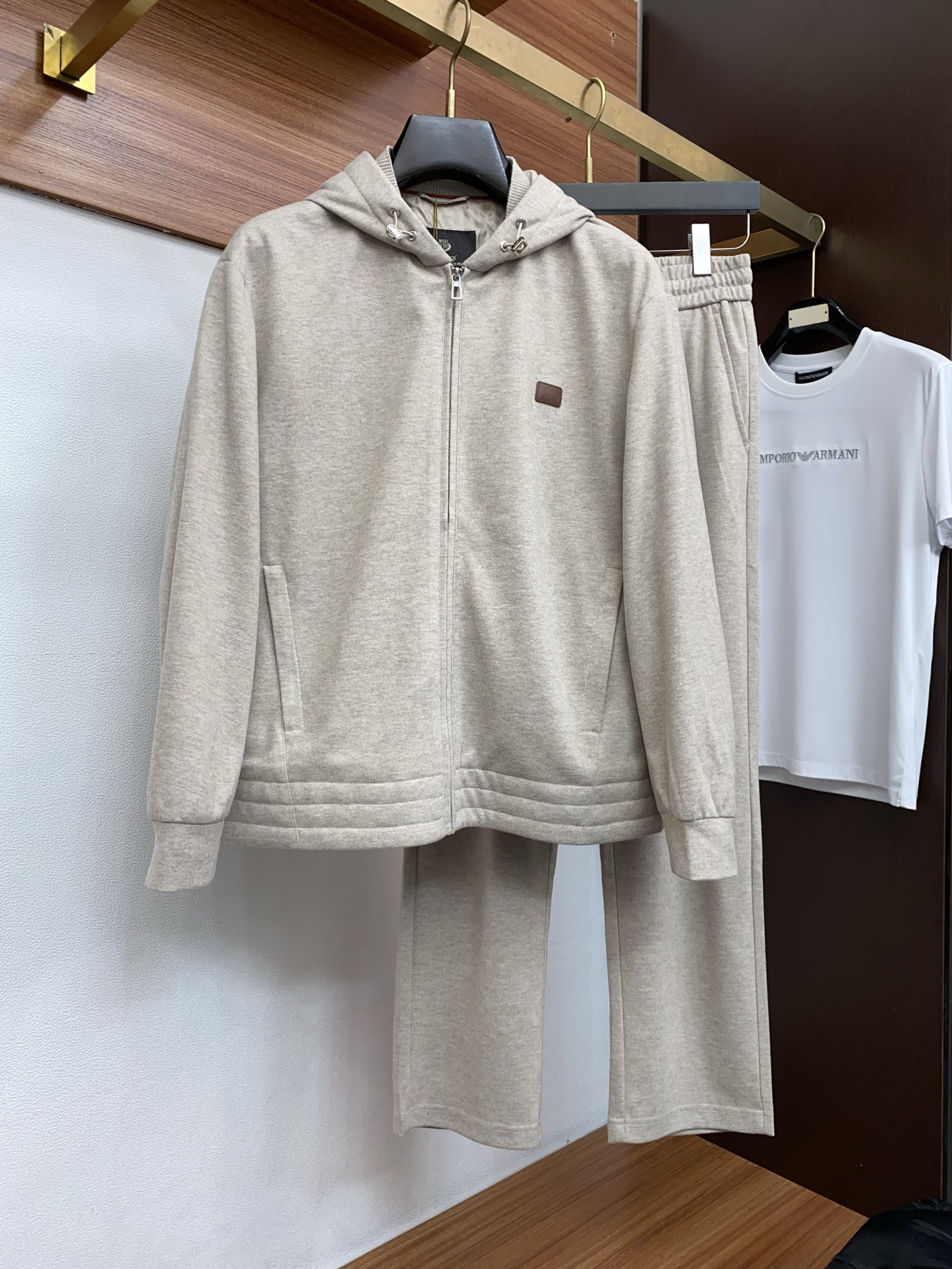 /套 Loro piana 诺悠翩雅 不拆 2026新款男士休闲定制夹克外套套装 穿上简约干练的休闲外套