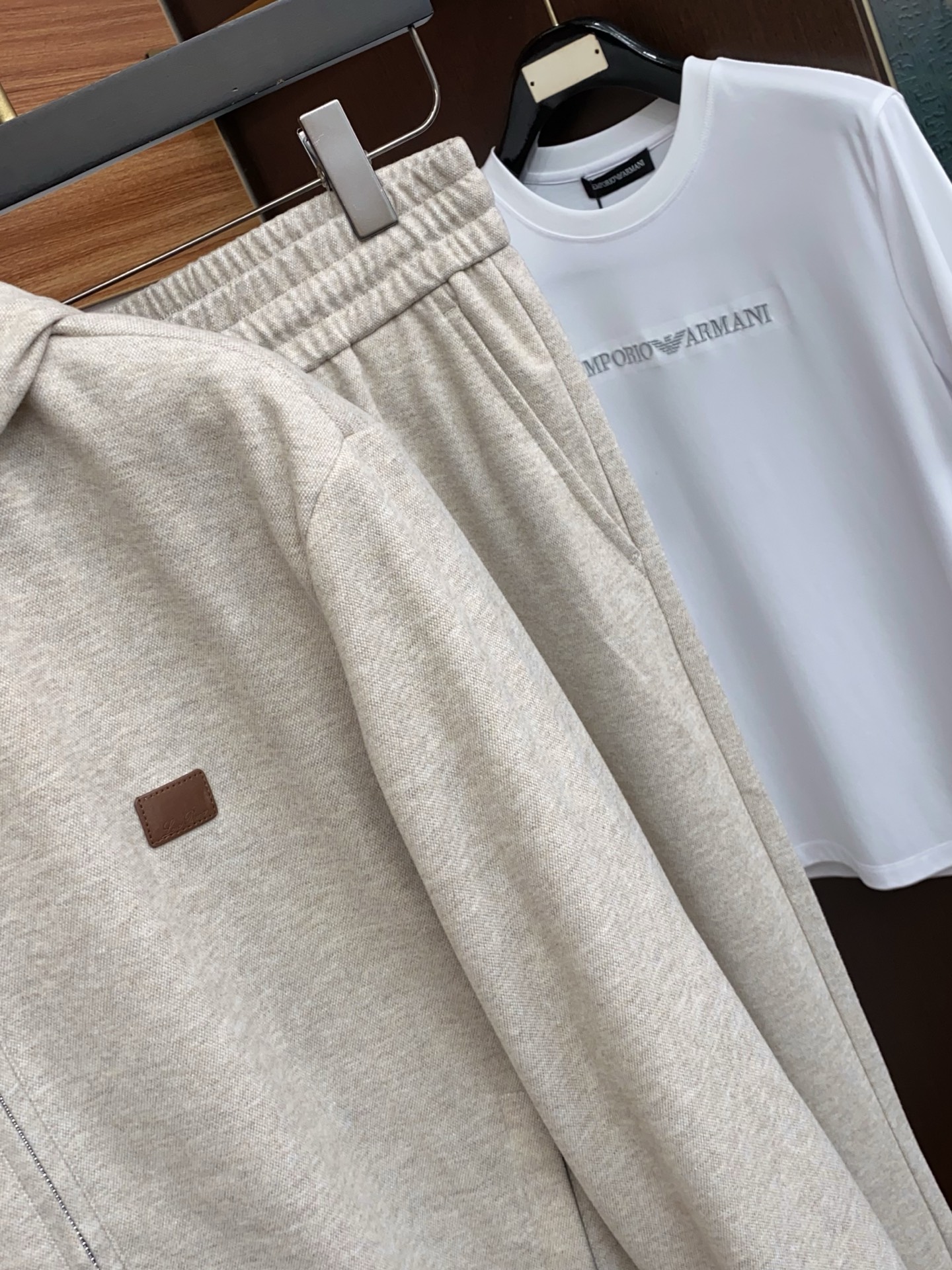 /套 Loro piana 诺悠翩雅 不拆 2026新款男士休闲定制夹克外套套装 穿上简约干练的休闲外套