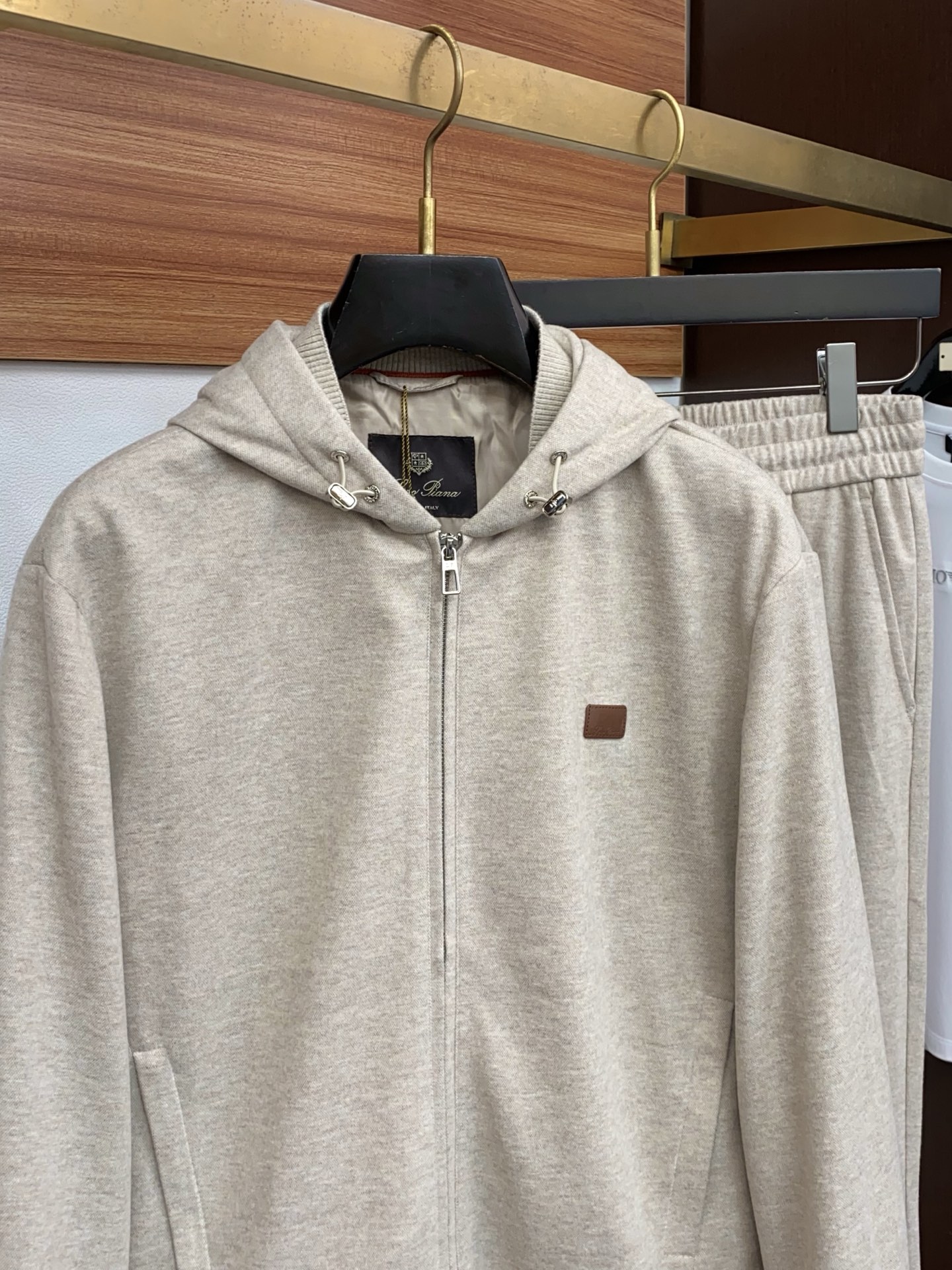 /套 Loro piana 诺悠翩雅 不拆 2026新款男士休闲定制夹克外套套装 穿上简约干练的休闲外套