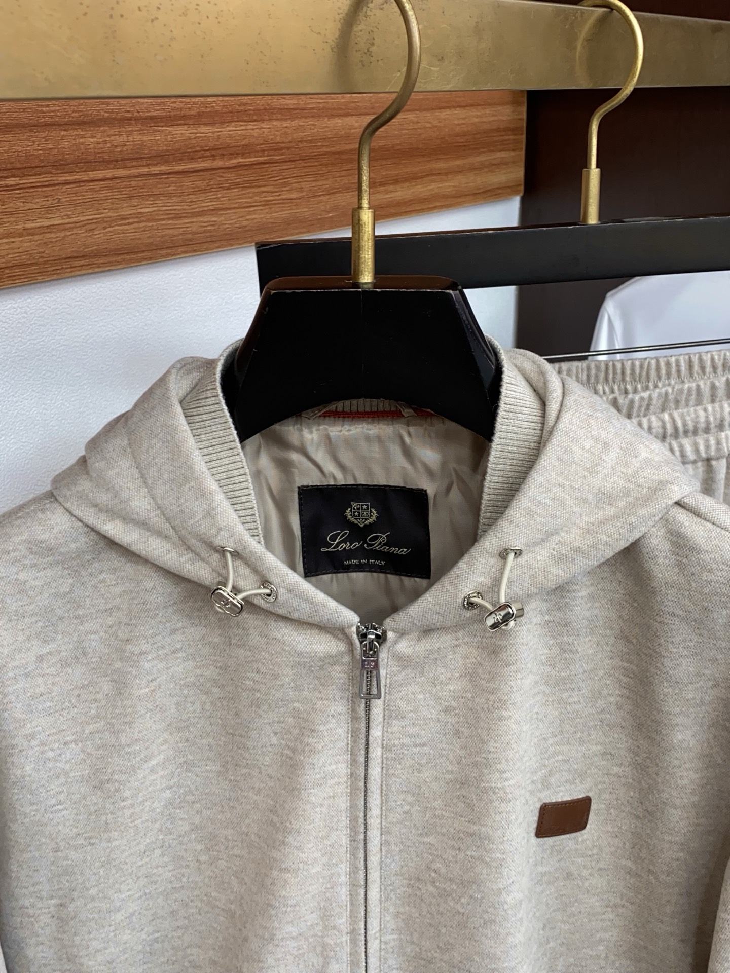 /套 Loro piana 诺悠翩雅 不拆 2026新款男士休闲定制夹克外套套装 穿上简约干练的休闲外套