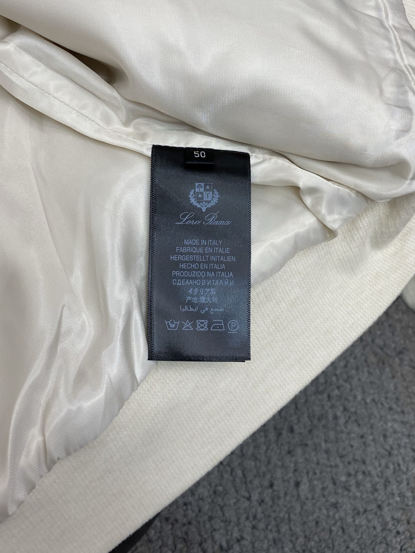 /套 Loro Piana诺悠偏雅 2026新款男士休闲定制夹克外套套装 穿上简约干练的翻领休闲外套，又