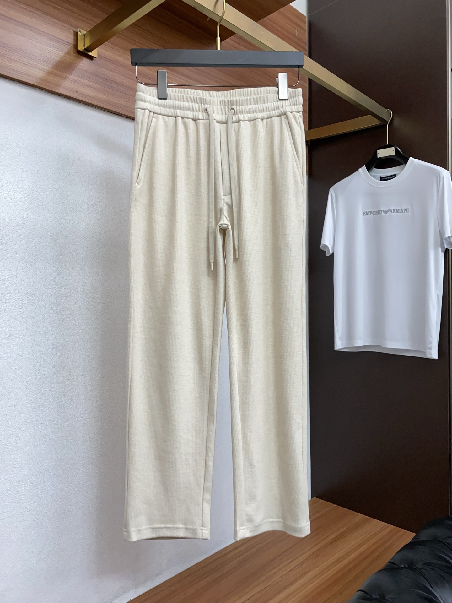 /套 Loro Piana诺悠偏雅 2026新款男士休闲定制夹克外套套装 穿上简约干练的翻领休闲外套，又