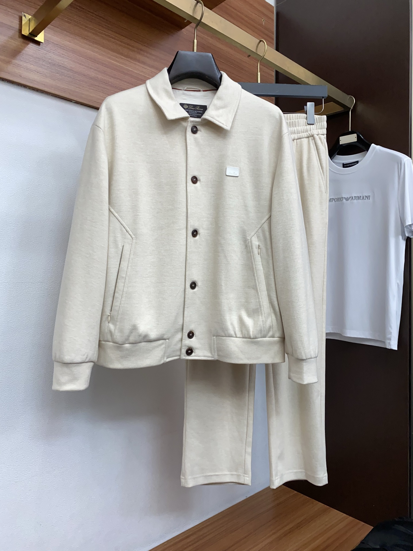 /套 Loro Piana诺悠偏雅 2026新款男士休闲定制夹克外套套装 穿上简约干练的翻领休闲外套，又