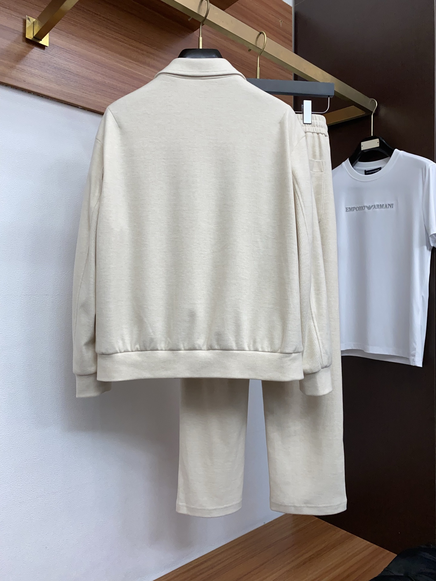 /套 Loro Piana诺悠偏雅 2026新款男士休闲定制夹克外套套装 穿上简约干练的翻领休闲外套，又