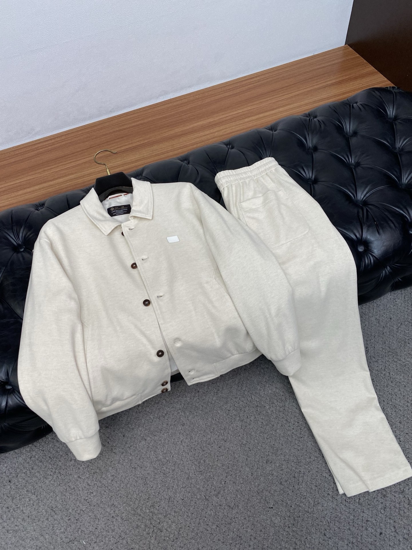 /套 Loro Piana诺悠偏雅 2026新款男士休闲定制夹克外套套装 穿上简约干练的翻领休闲外套，又