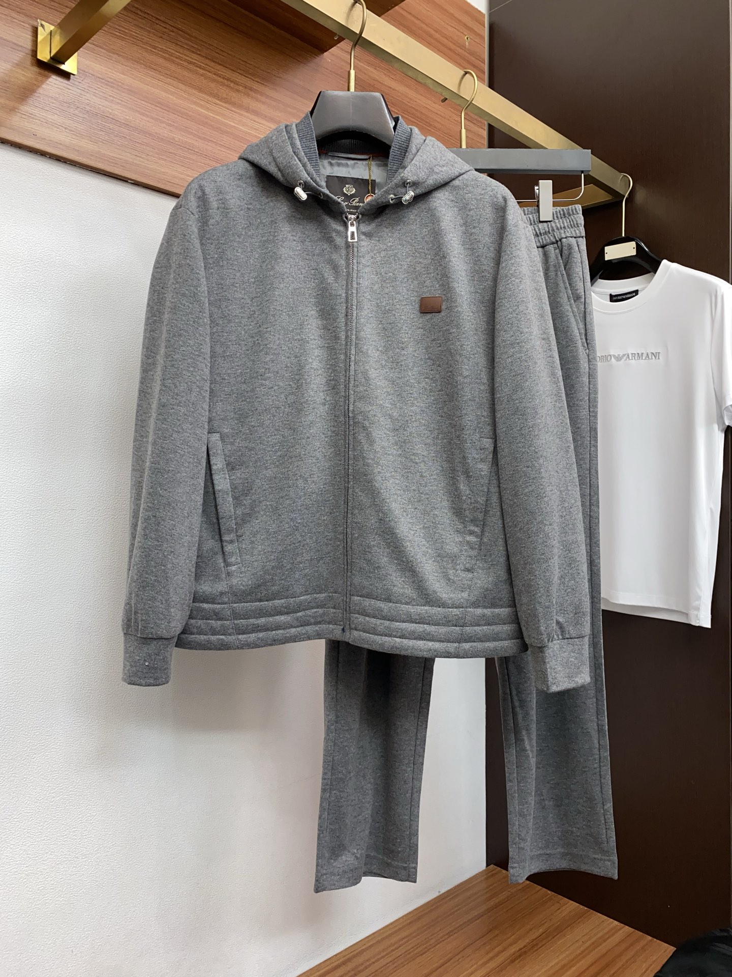 /套 Loro piana 诺悠翩雅 不拆 2026新款男士休闲定制夹克外套套装 穿上简约干练的休闲外套