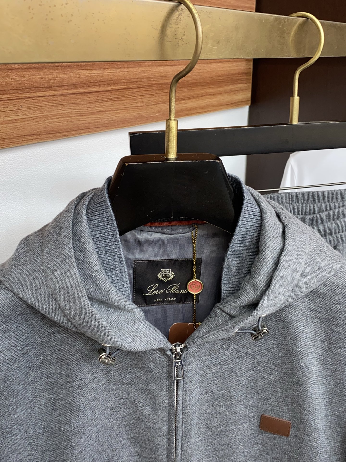 /套 Loro piana 诺悠翩雅 不拆 2026新款男士休闲定制夹克外套套装 穿上简约干练的休闲外套