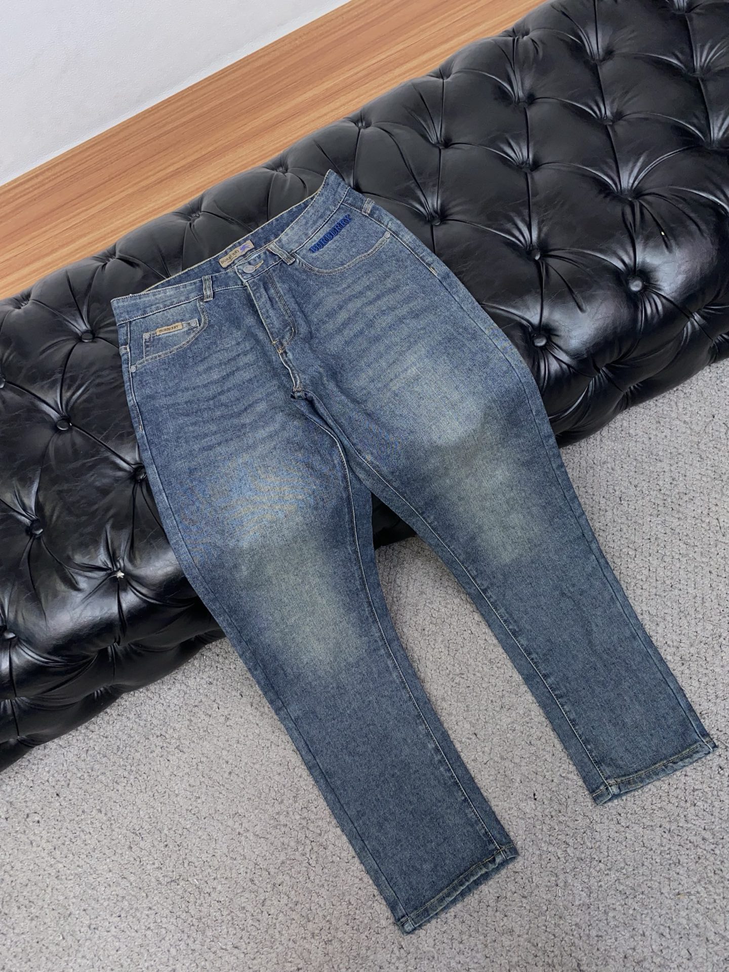 巴宝莉 2026ss春夏新款修身小直筒牛仔裤 完美洗水工艺 定制顶级五金logo 独家定制微弹面料 码数