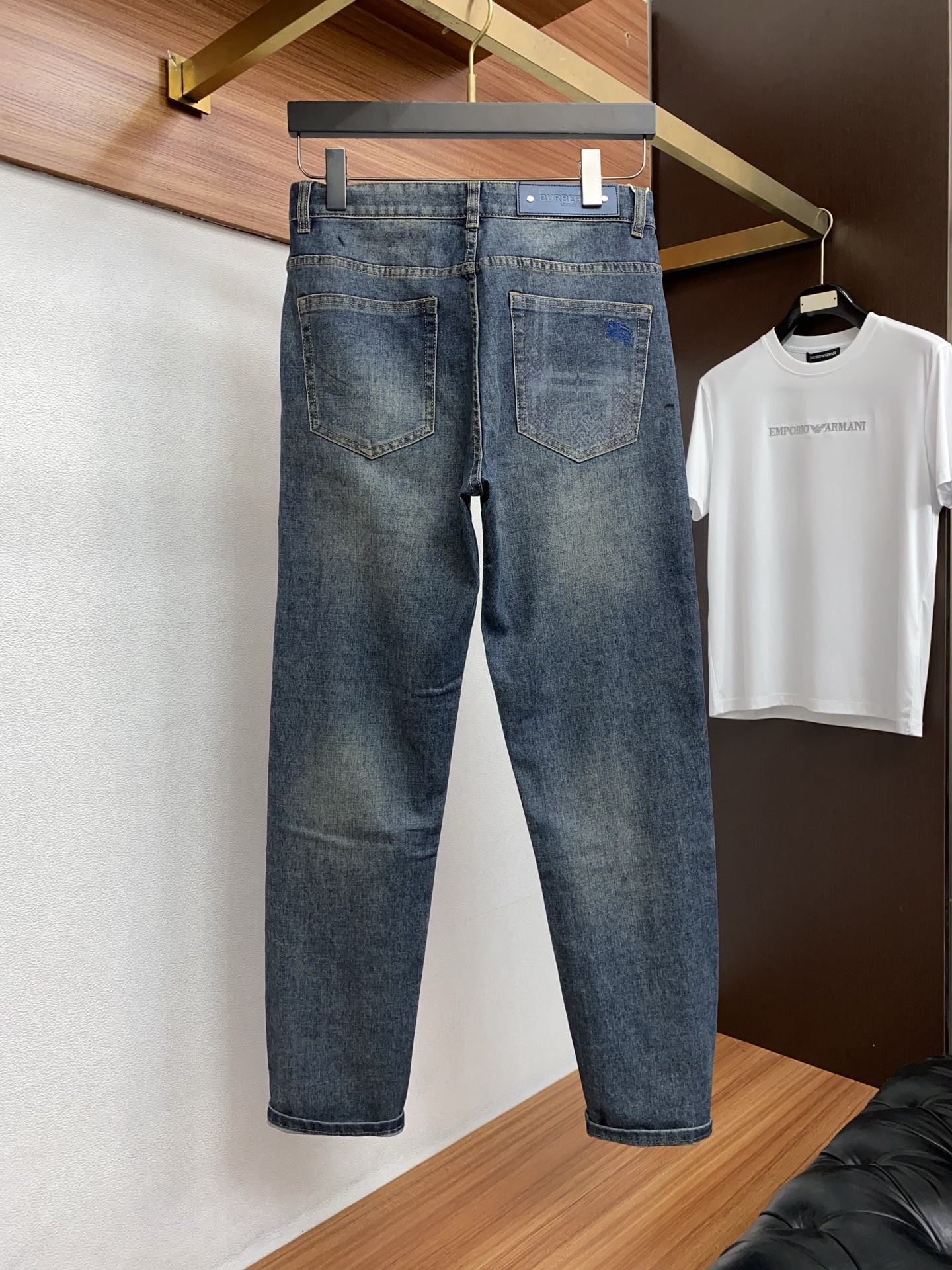 巴宝莉 2026ss春夏新款修身小直筒牛仔裤 完美洗水工艺 定制顶级五金logo 独家定制微弹面料 码数