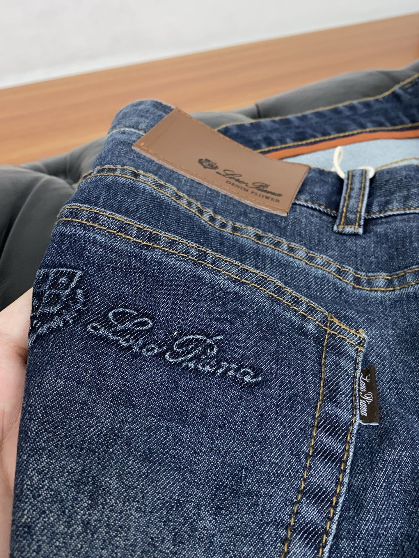 Loro piana 诺悠翩雅 2026ss春夏新款修身小直筒牛仔裤 完美洗水工艺 定制顶级五金logo