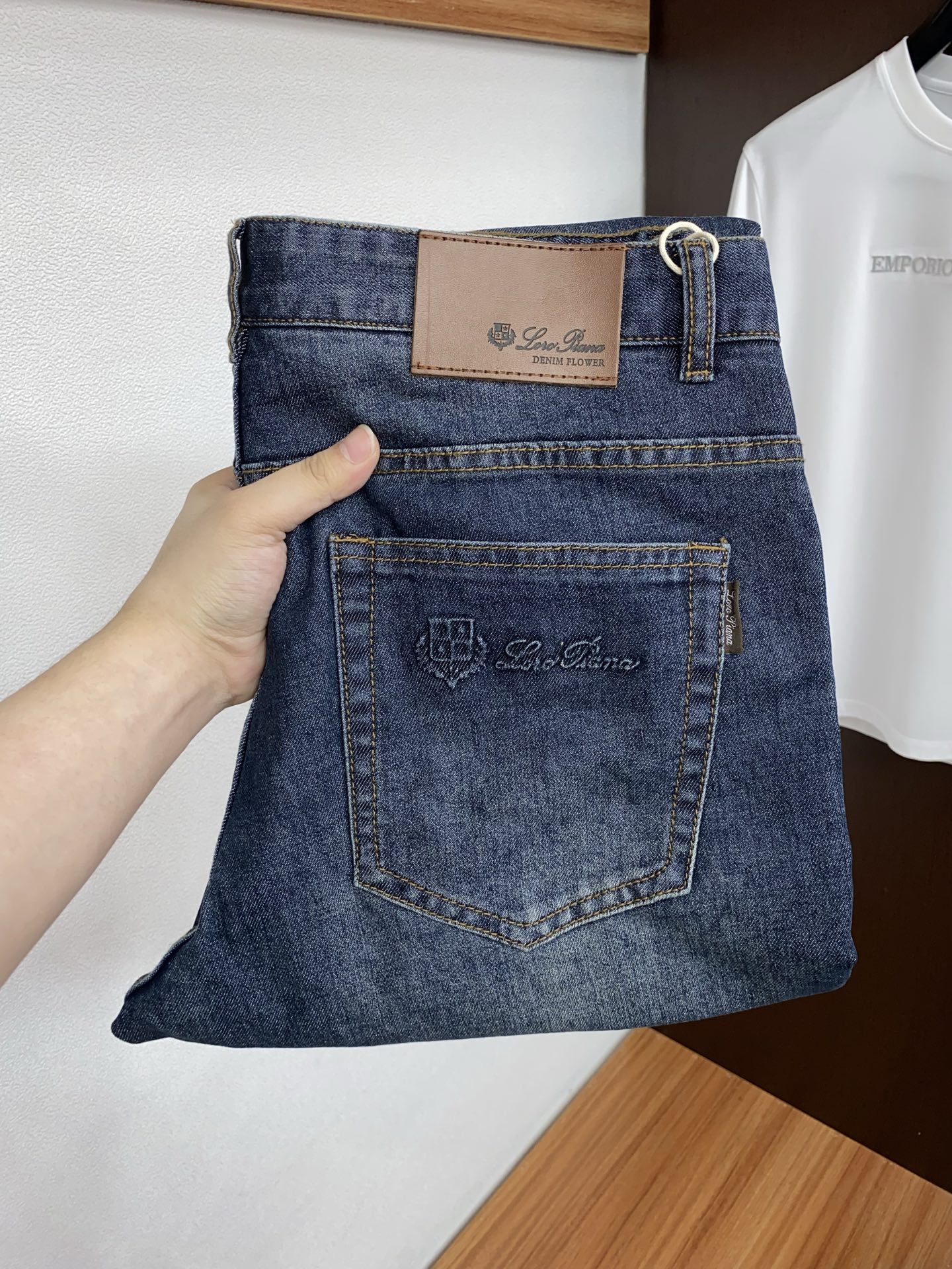 Loro piana 诺悠翩雅 2026ss春夏新款修身小直筒牛仔裤 完美洗水工艺 定制顶级五金logo