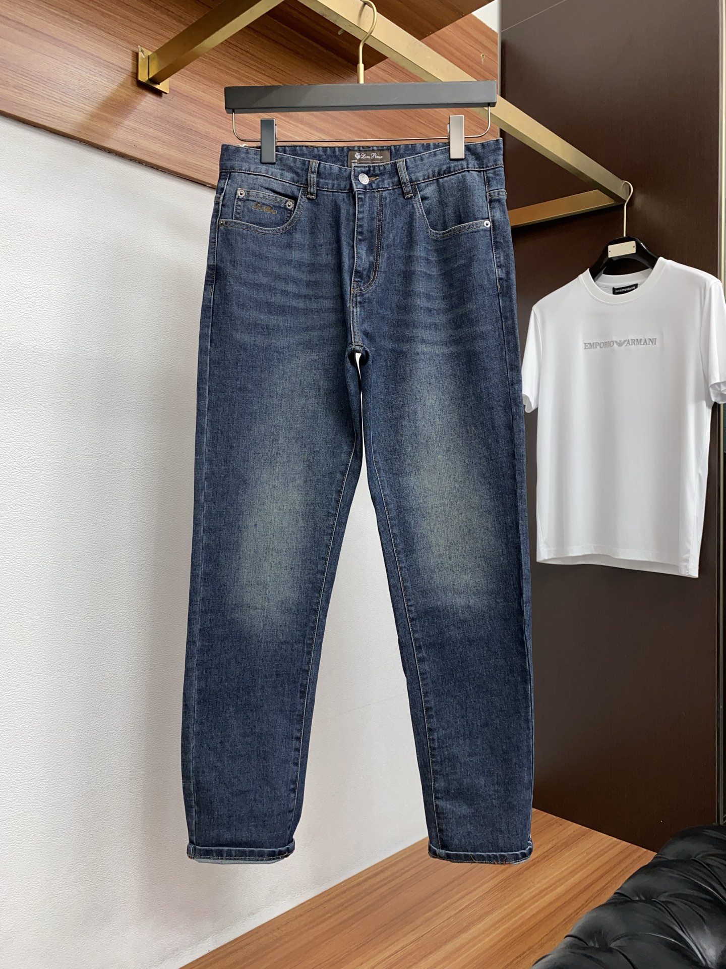 Loro piana 诺悠翩雅 2026ss春夏新款修身小直筒牛仔裤 完美洗水工艺 定制顶级五金logo