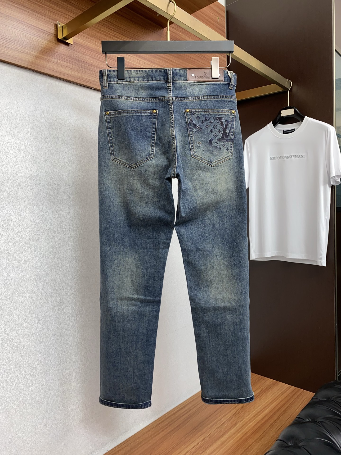 1v路易威登 2026ss春夏新款修身小直筒牛仔裤 完美洗水工艺 定制顶级五金logo 独家定制微弹面料