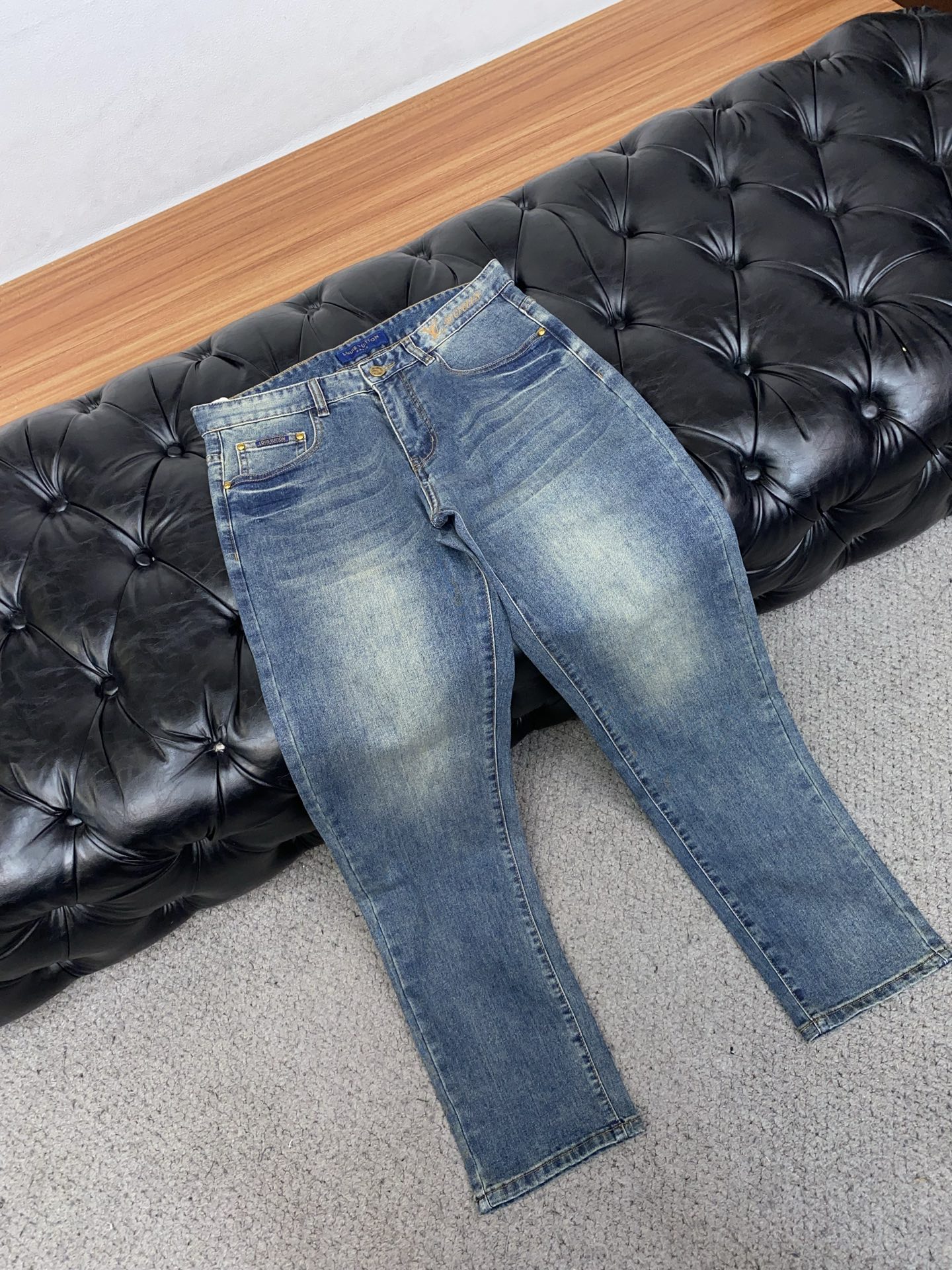 1v路易威登 2026ss春夏新款修身小直筒牛仔裤 完美洗水工艺 定制顶级五金logo 独家定制微弹面料