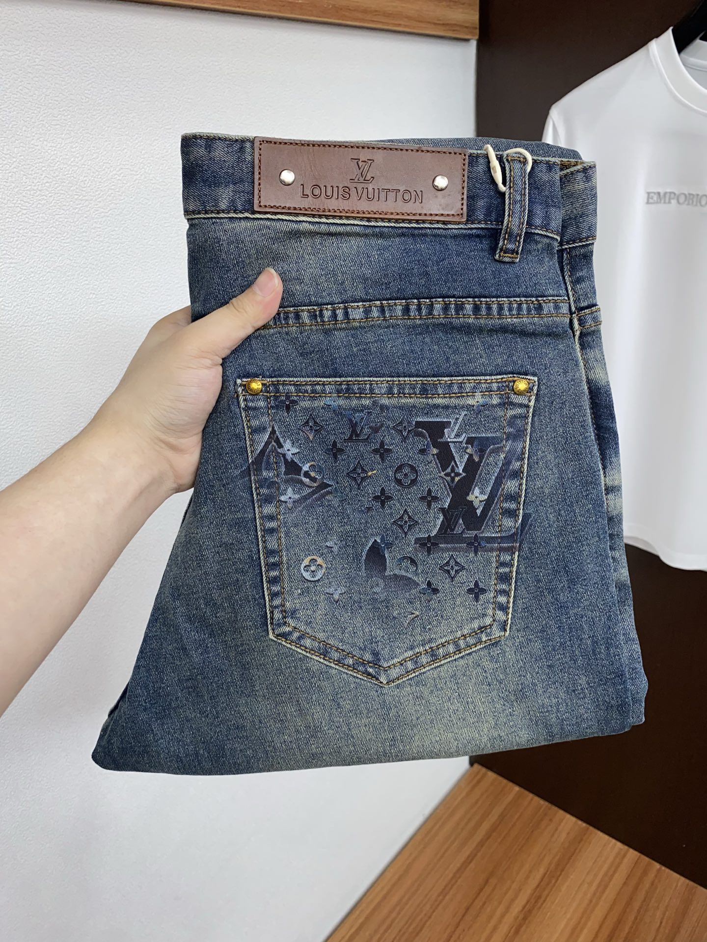 1v路易威登 2026ss春夏新款修身小直筒牛仔裤 完美洗水工艺 定制顶级五金logo 独家定制微弹面料