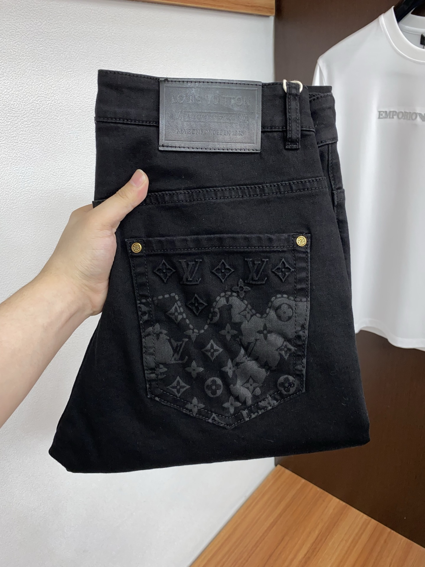 1v路易威登 2026ss春夏新款修身小直筒牛仔裤 完美洗水工艺 定制顶级五金logo 独家定制微弹面料