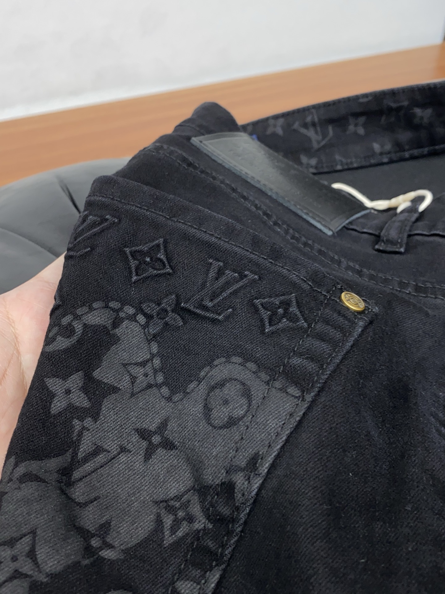 1v路易威登 2026ss春夏新款修身小直筒牛仔裤 完美洗水工艺 定制顶级五金logo 独家定制微弹面料