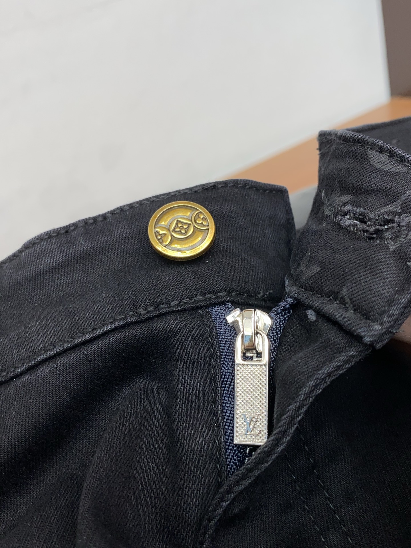 1v路易威登 2026ss春夏新款修身小直筒牛仔裤 完美洗水工艺 定制顶级五金logo 独家定制微弹面料