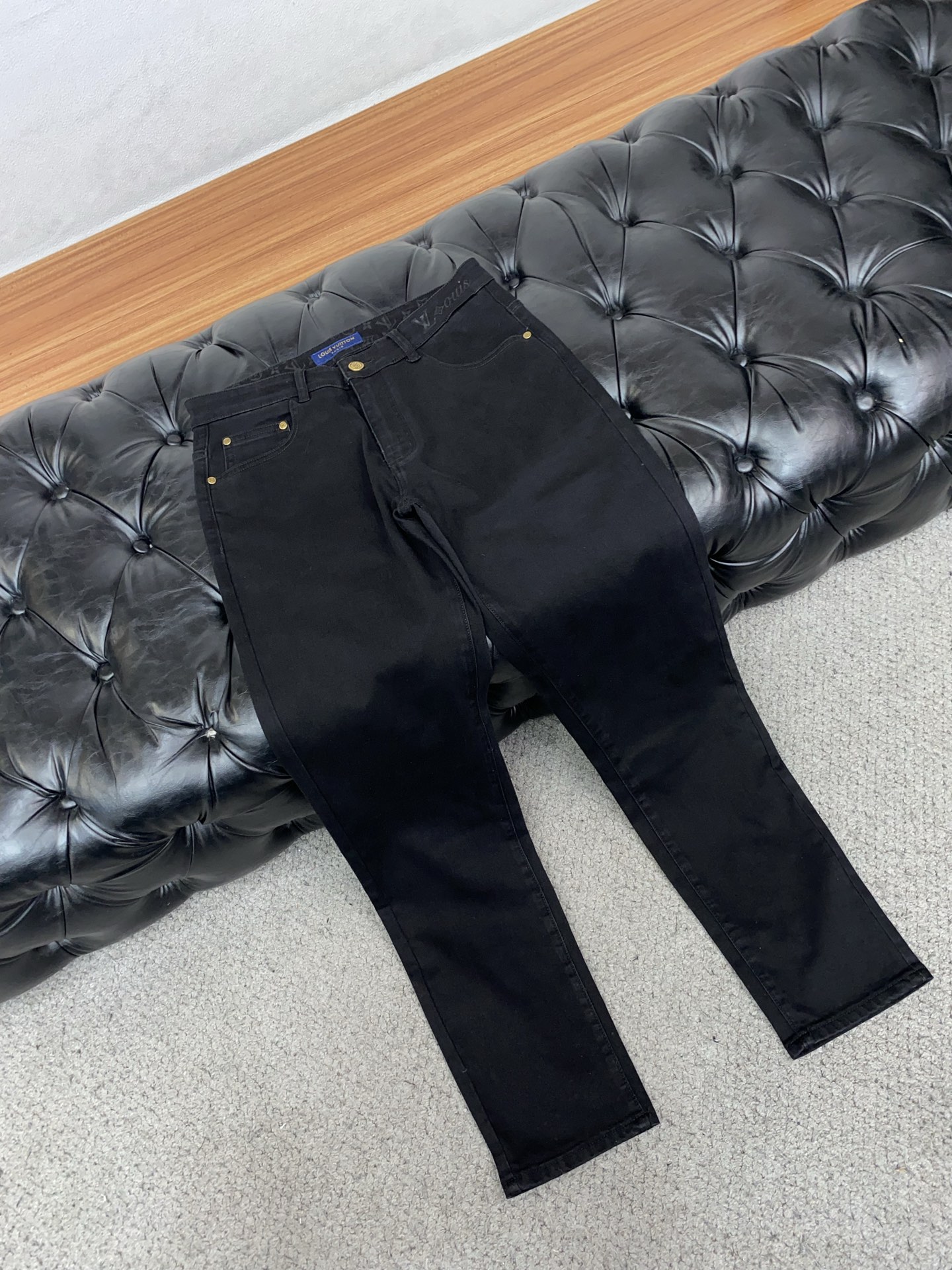 1v路易威登 2026ss春夏新款修身小直筒牛仔裤 完美洗水工艺 定制顶级五金logo 独家定制微弹面料