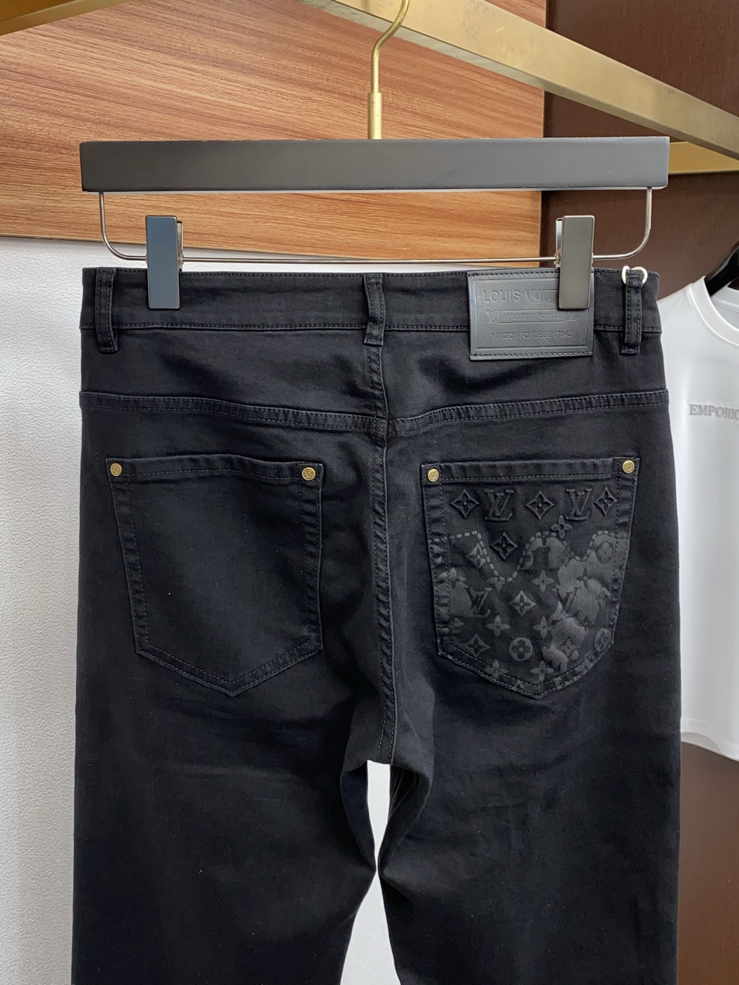 1v路易威登 2026ss春夏新款修身小直筒牛仔裤 完美洗水工艺 定制顶级五金logo 独家定制微弹面料