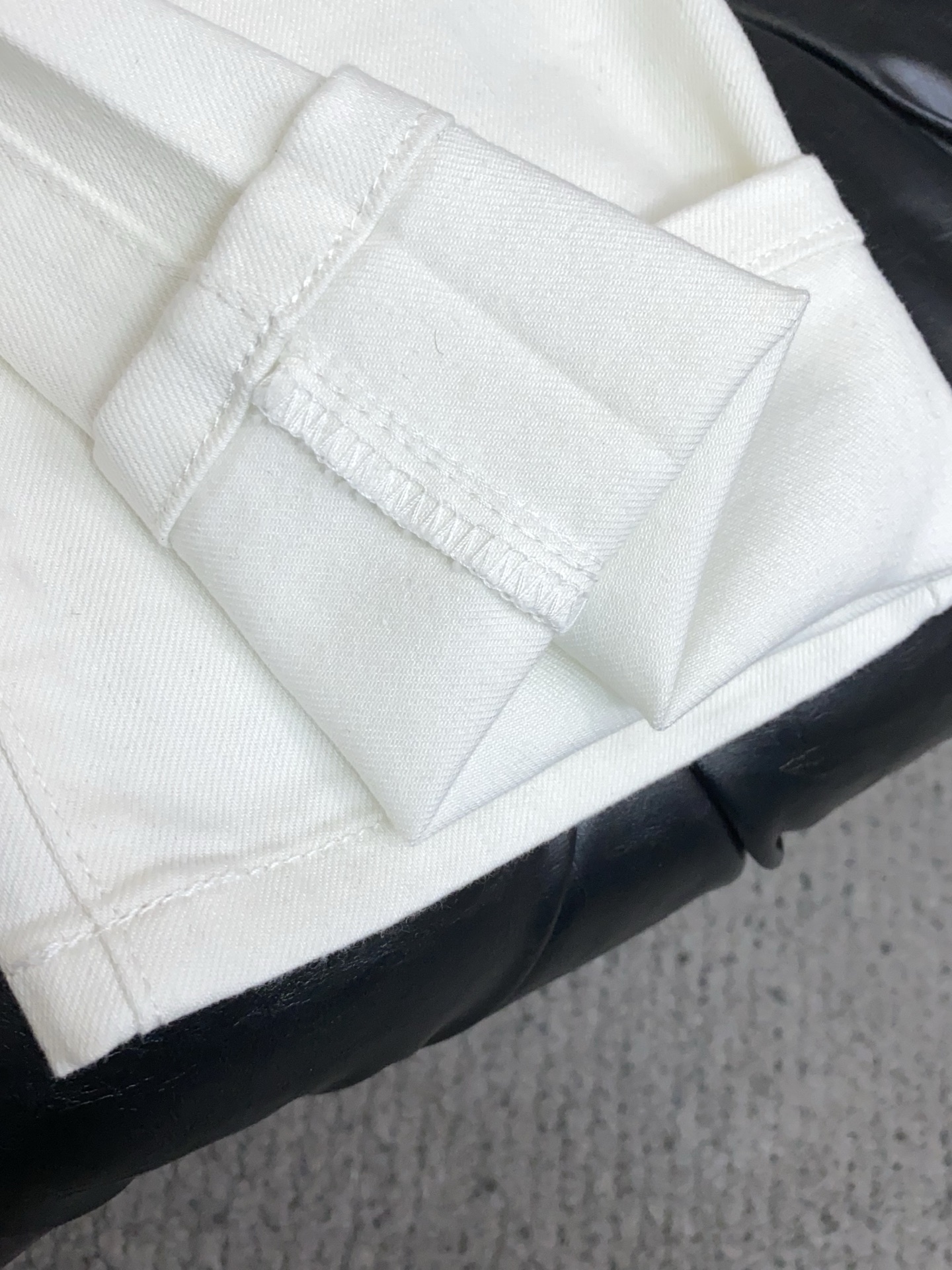 普拉达 2026ss春夏新款修身小直筒牛仔裤 完美洗水工艺 定制顶级五金logo 独家定制微弹面料 码数