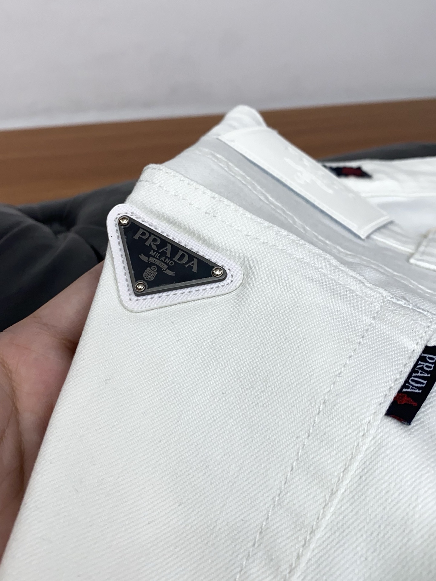 普拉达 2026ss春夏新款修身小直筒牛仔裤 完美洗水工艺 定制顶级五金logo 独家定制微弹面料 码数