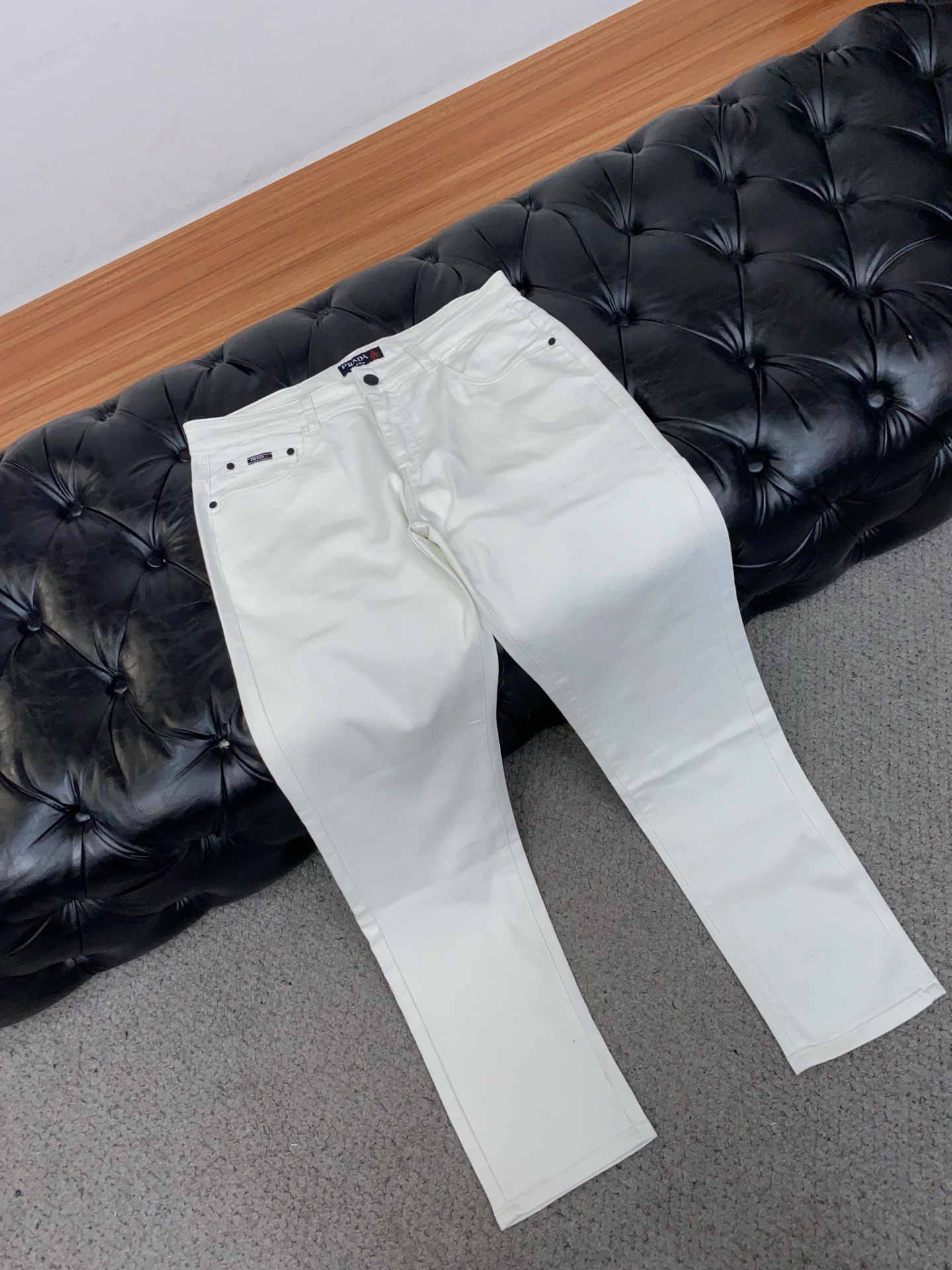 普拉达 2026ss春夏新款修身小直筒牛仔裤 完美洗水工艺 定制顶级五金logo 独家定制微弹面料 码数