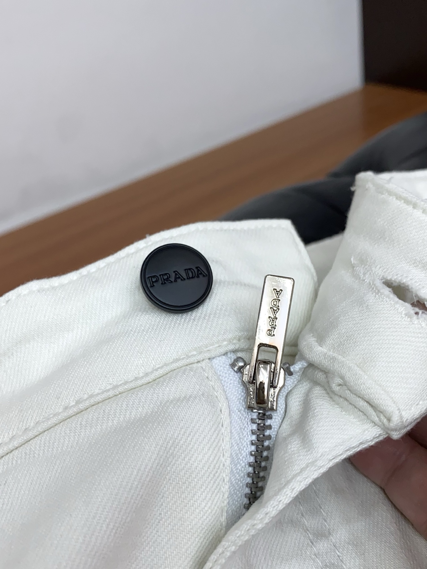 普拉达 2026ss春夏新款修身小直筒牛仔裤 完美洗水工艺 定制顶级五金logo 独家定制微弹面料 码数