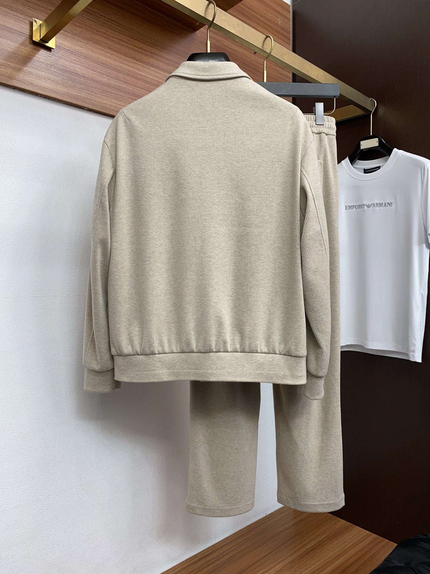 /套 Loro Piana诺悠偏雅 2026新款男士休闲定制夹克外套套装 穿上简约干练的翻领休闲外套，又